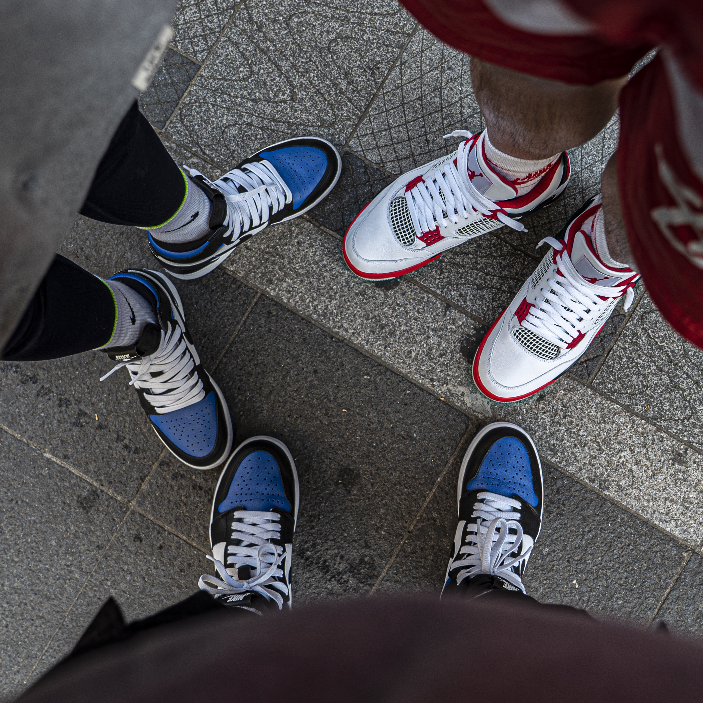 Jordan 4 Retro OG Fire Red 2020, Nike x Stussy Windrunner Jacket Habanero Red 착용 스타일 - 3