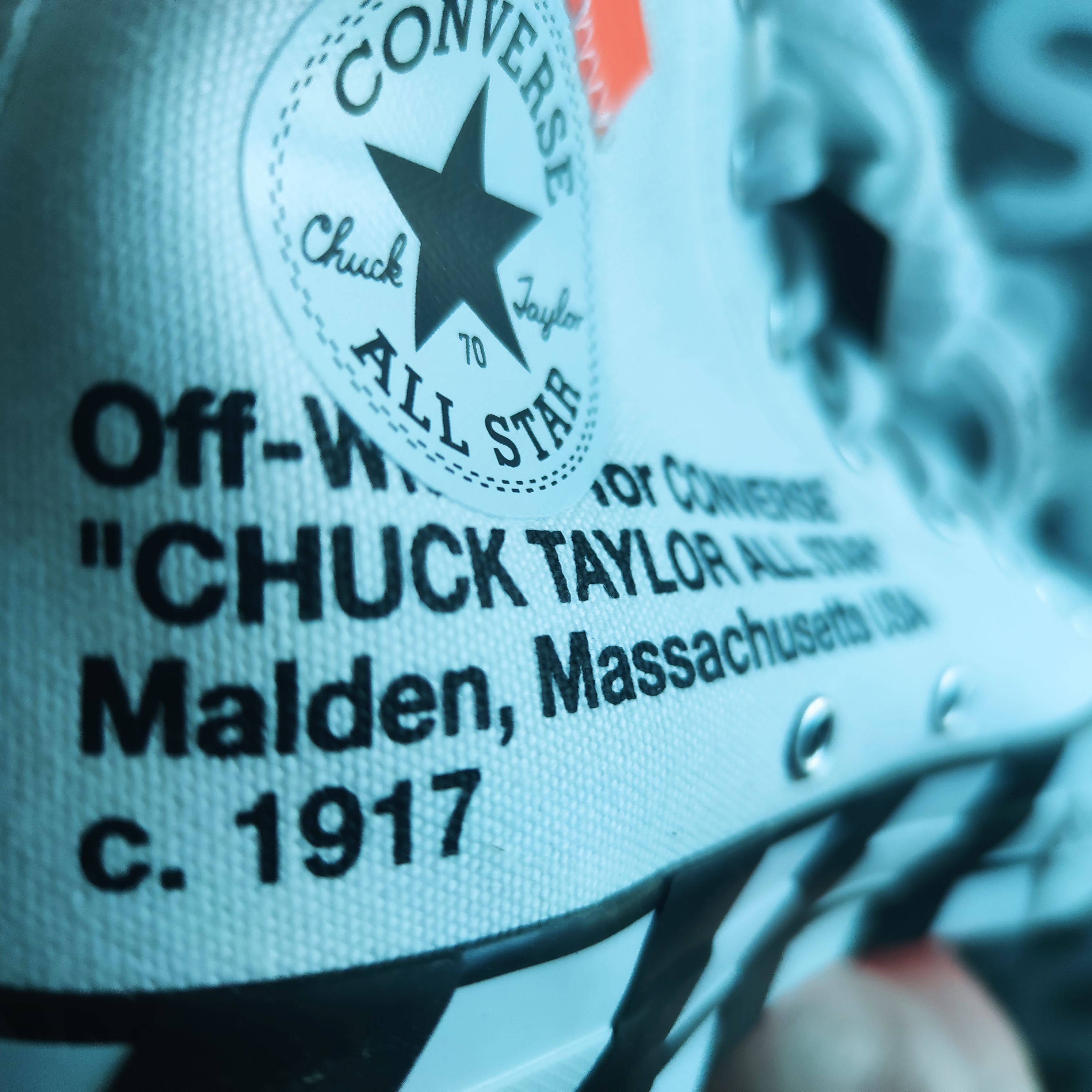 Converse x Off-White Chuck 70 High V2 2021 착용 스타일 - 3
