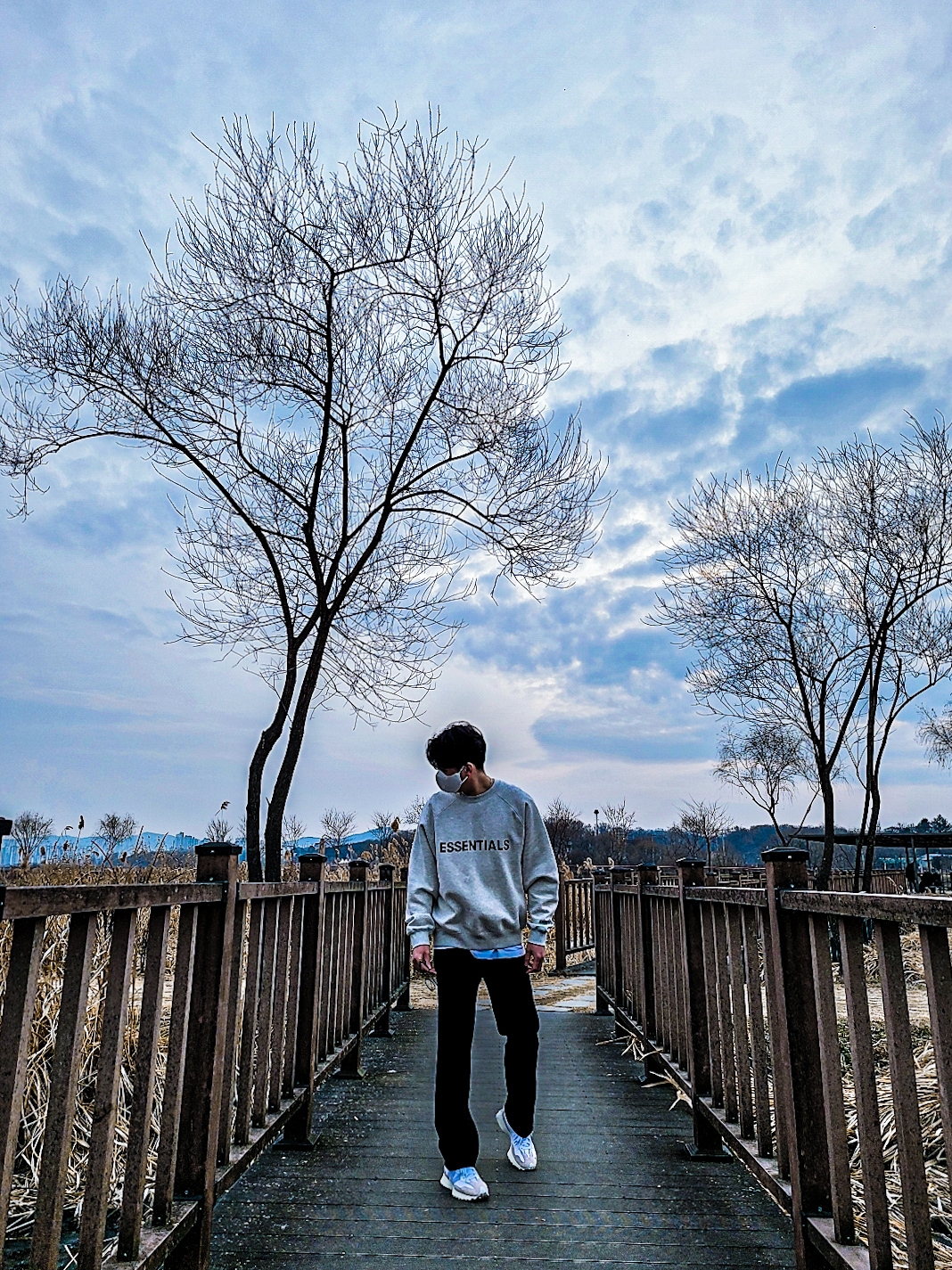 (W) New Balance 327 White Moonbeam, Essentials 3D Silicon Applique Crewneck Oatmeal/Oatmeal Heather/Light Heather Oatmeal 2020 착용 스타일