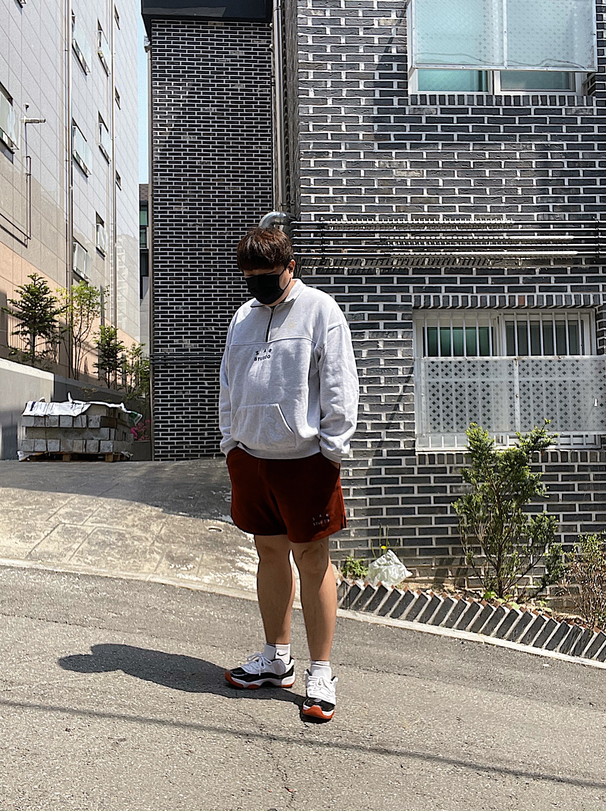 IAB Studio Half Zip Pullover Light Gray, IAB Studio Corduroy Shorts Burgundy 착용 스타일