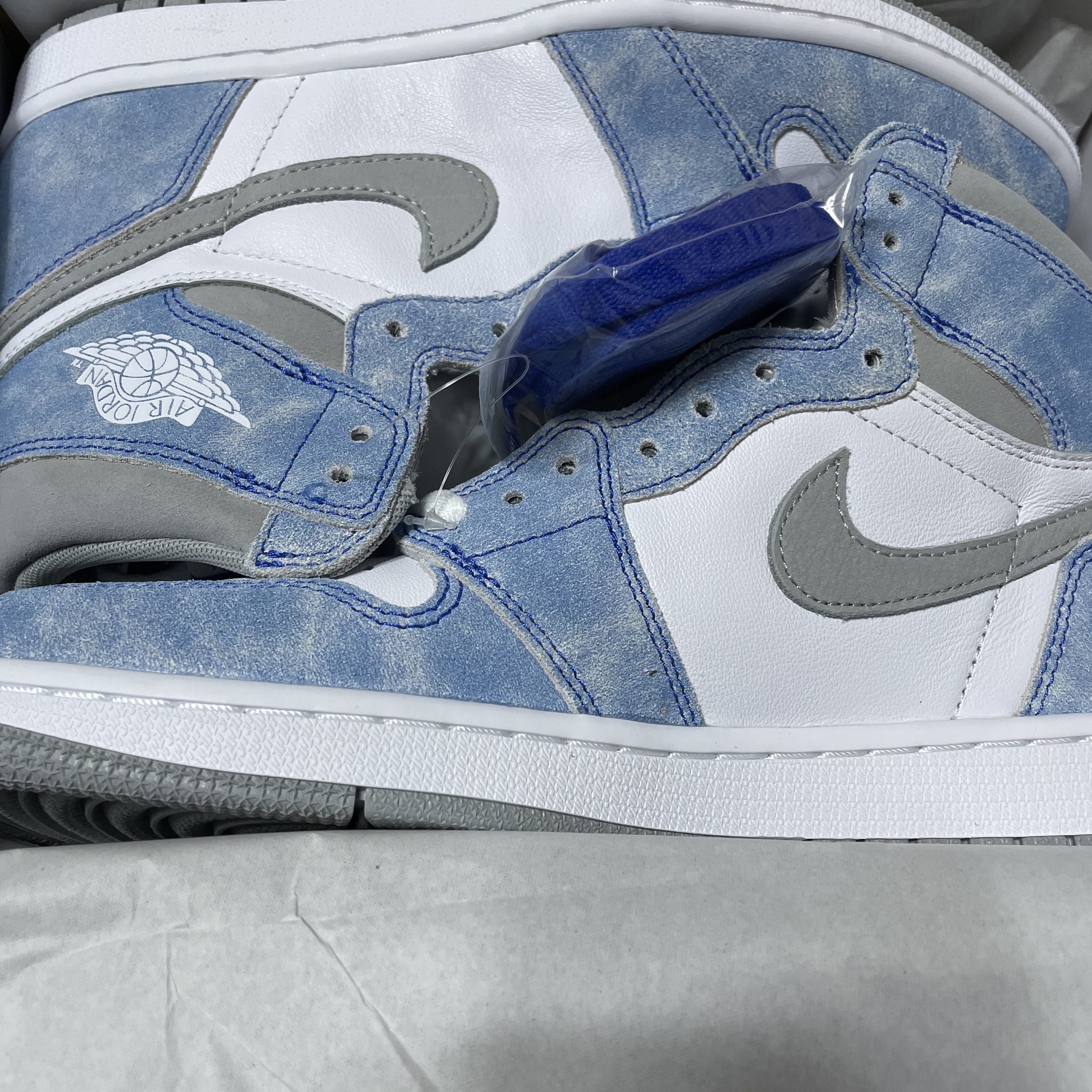Jordan 1 Retro High OG Hyper Royal 착용 스타일