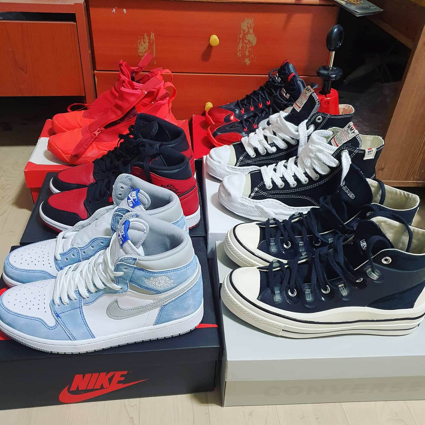 Jordan 1 Retro High OG Hyper Royal, Jordan 1 Mid Bred Banned 2020 착용 스타일 - 4