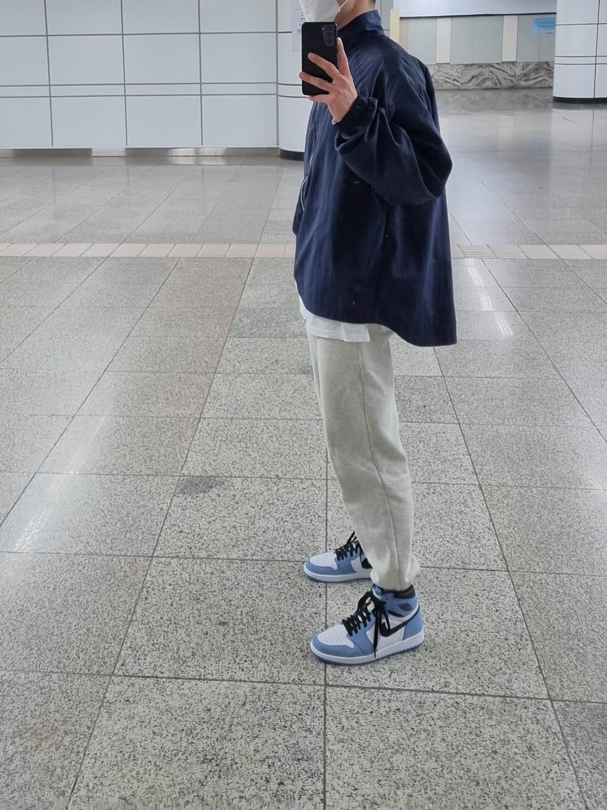 Nike x Kim Jones Reversible Wind Breaker Navy - US/EU, Jordan 1 Retro High OG University Blue 착용 스타일 - 1