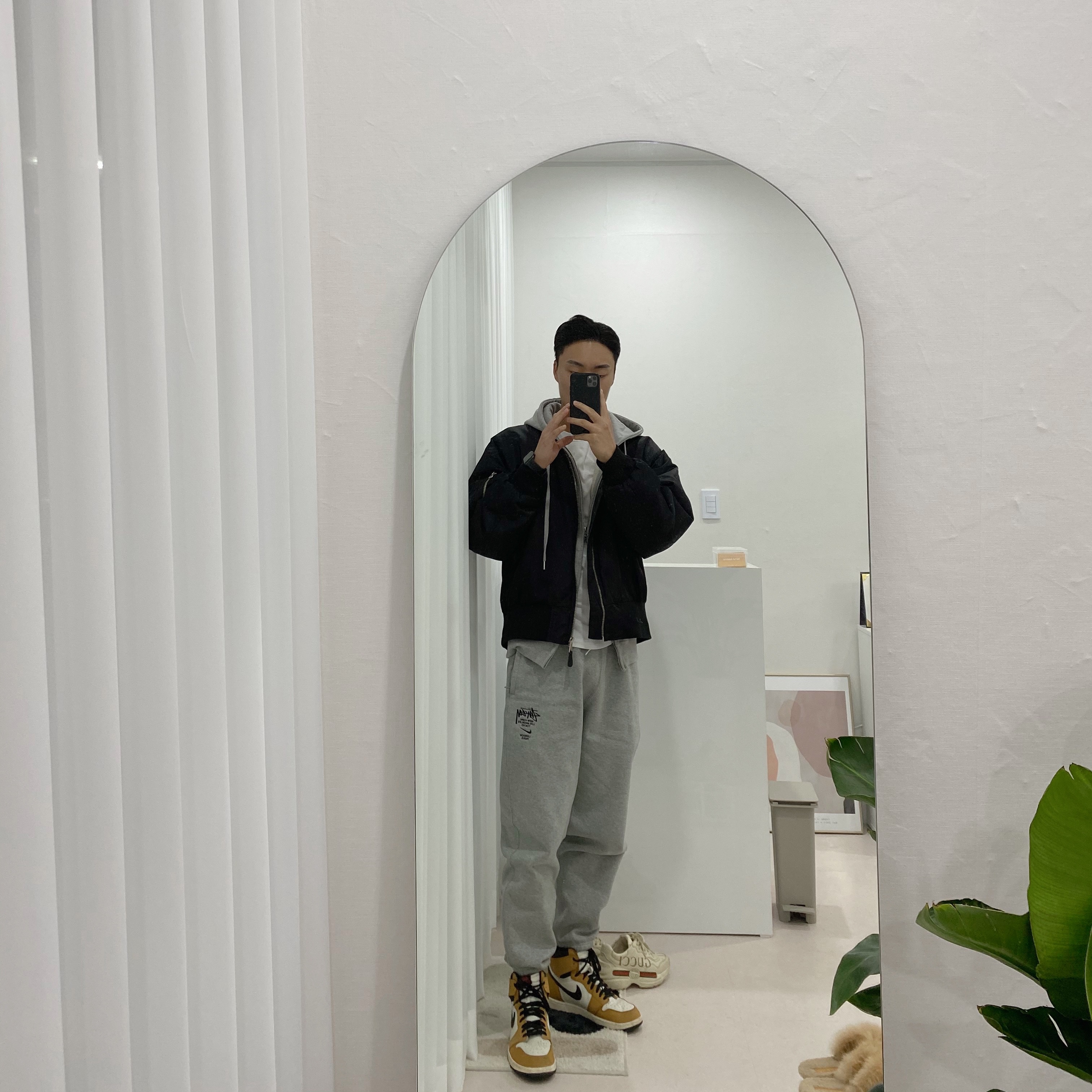 Jordan 1 Retro High Rookie of the Year, Gucci Rhyton Leather Sneakers Logo 착용 스타일