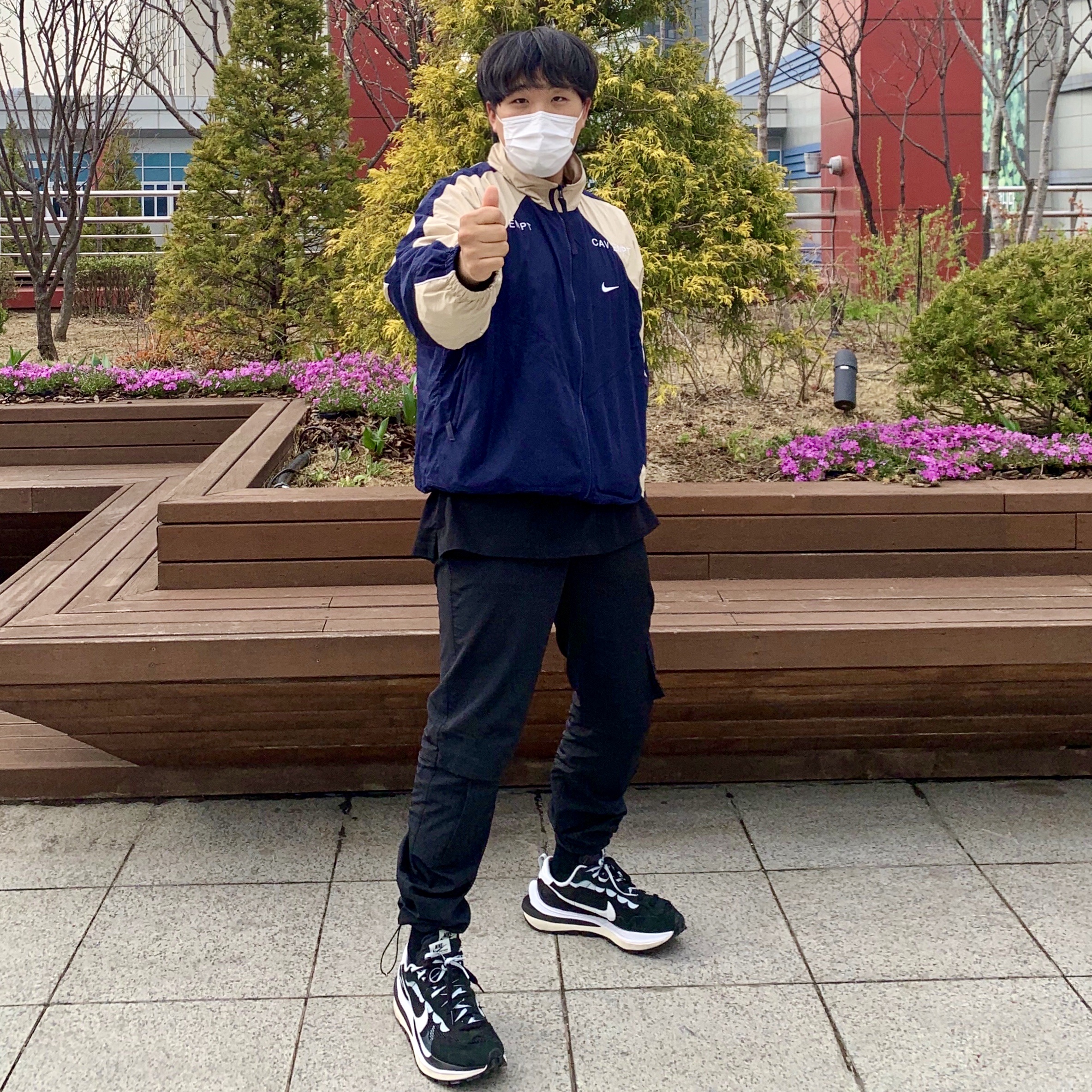 Nike x Cav Empt Track Jacket Navy, Nike x Sacai VaporWaffle Black White 착용 스타일