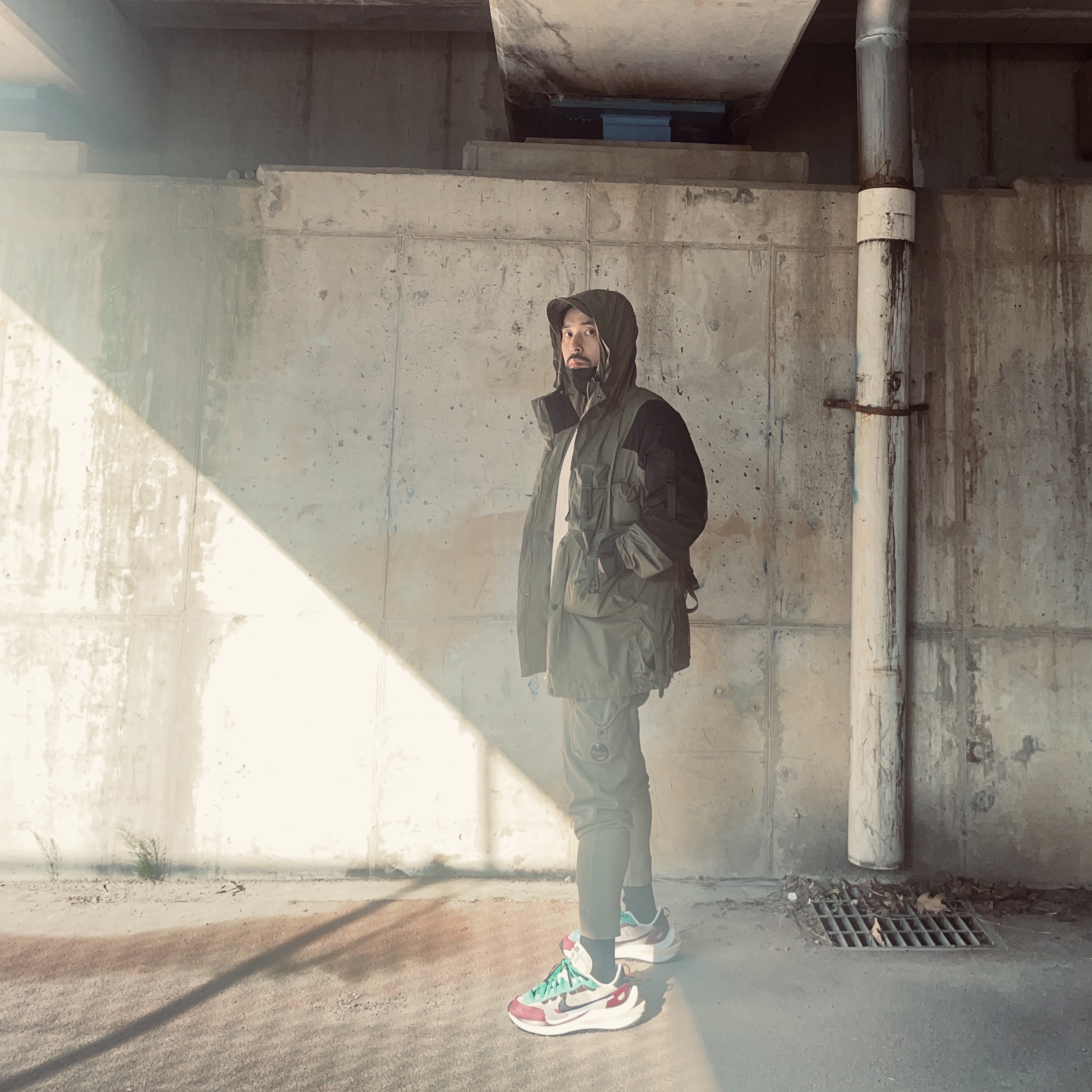 Nike x Sacai VaporWaffle String & Black Villain Red 착용 스타일