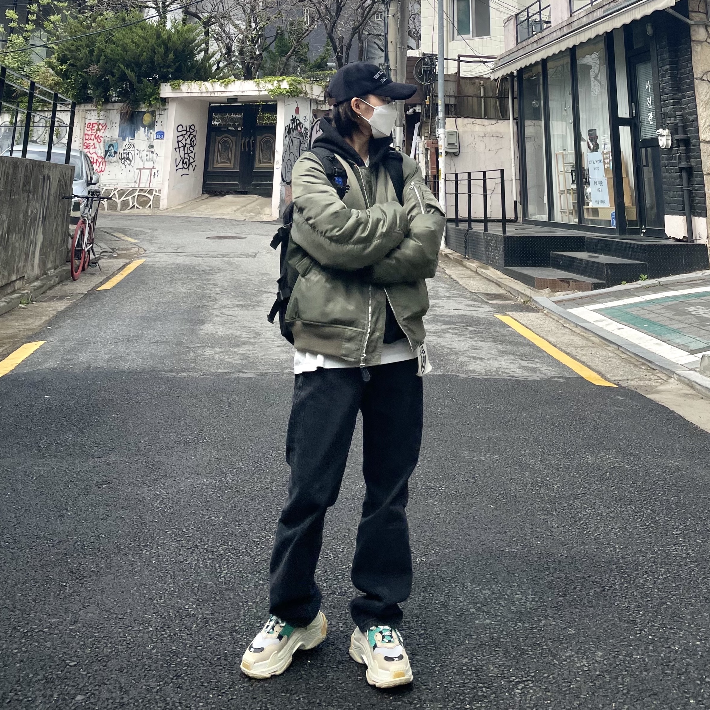 Stussy x CDG MA-1 Jacket Olive, Balenciaga Triple S Yellow Green 착용 스타일