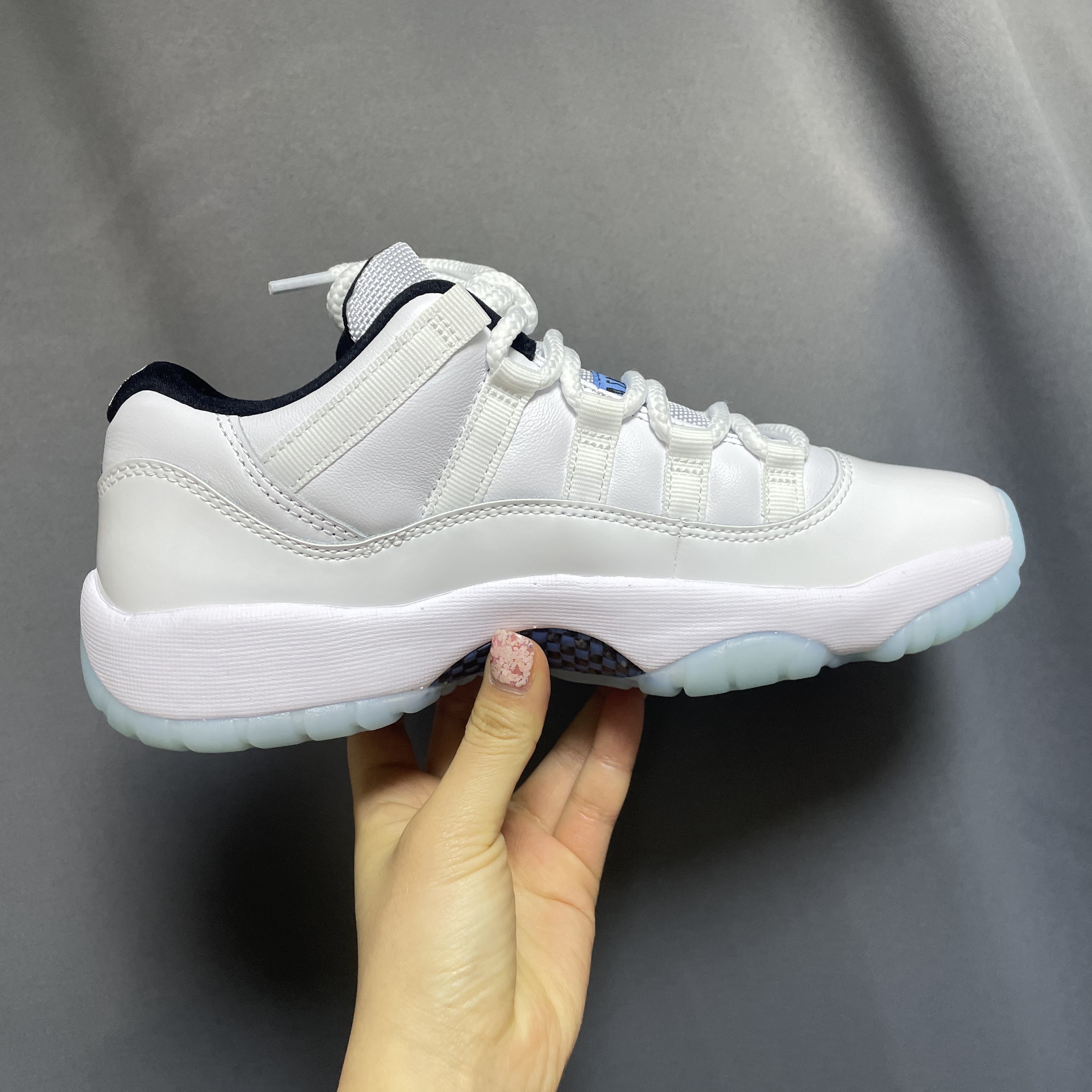(GS) Jordan 11 Retro Low Legend Blue 착용 스타일 - 1