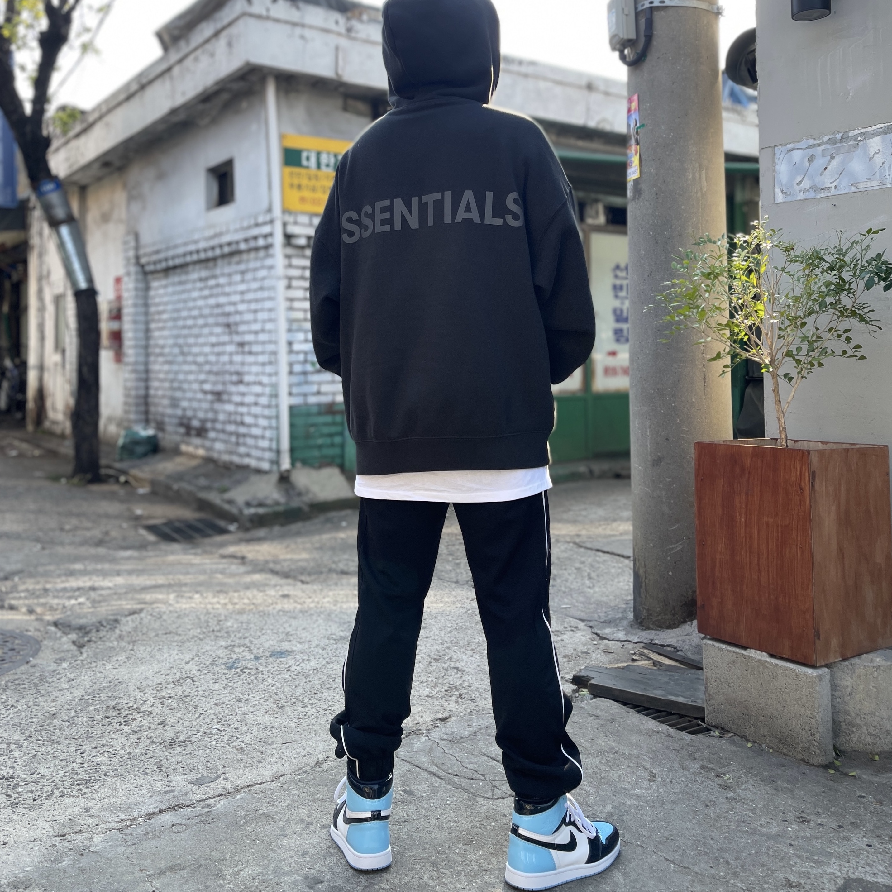 (W) Jordan 1 Retro High OG Blue Chill 착용 스타일