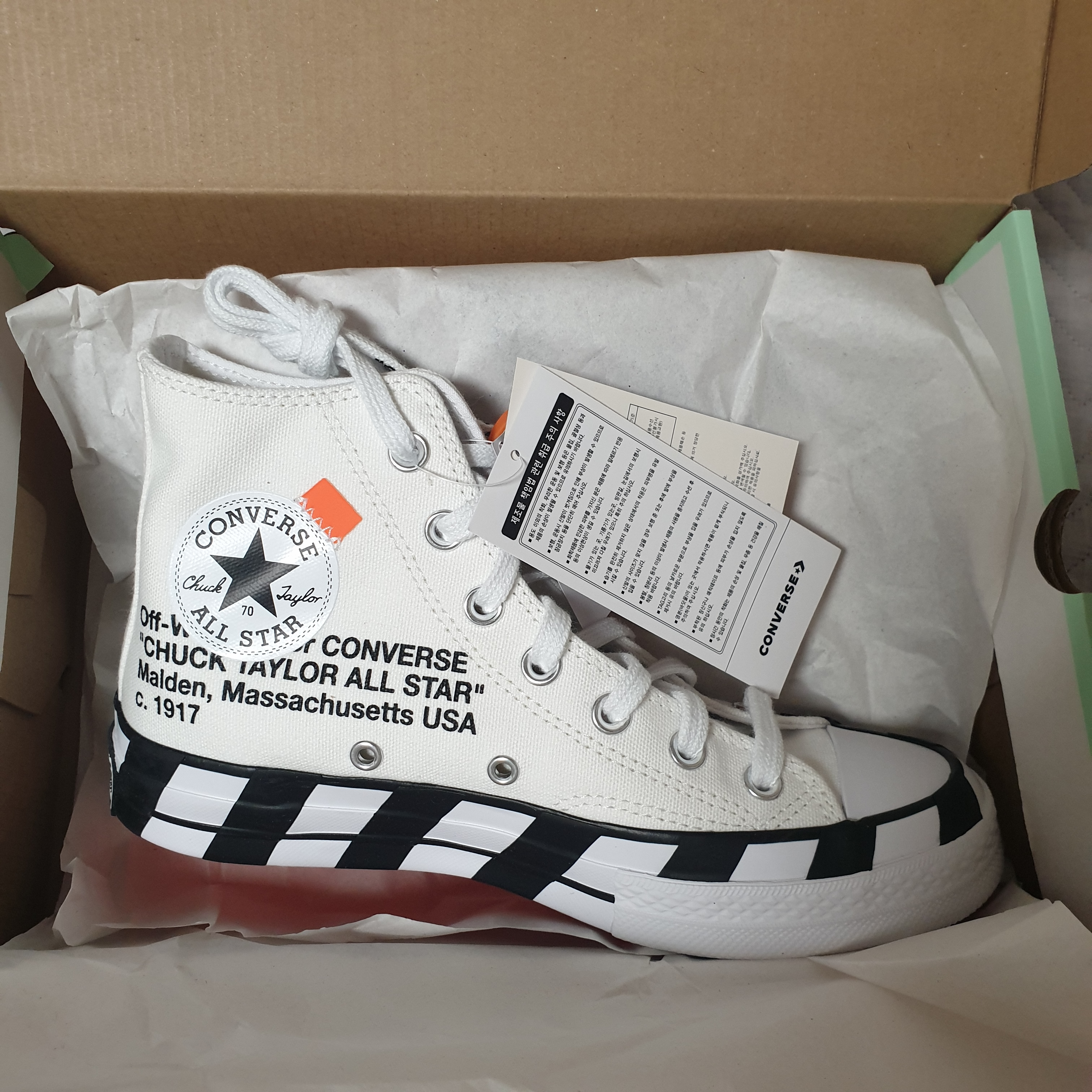 Converse x Off-White Chuck 70 High V2 2021 착용 스타일 - 2
