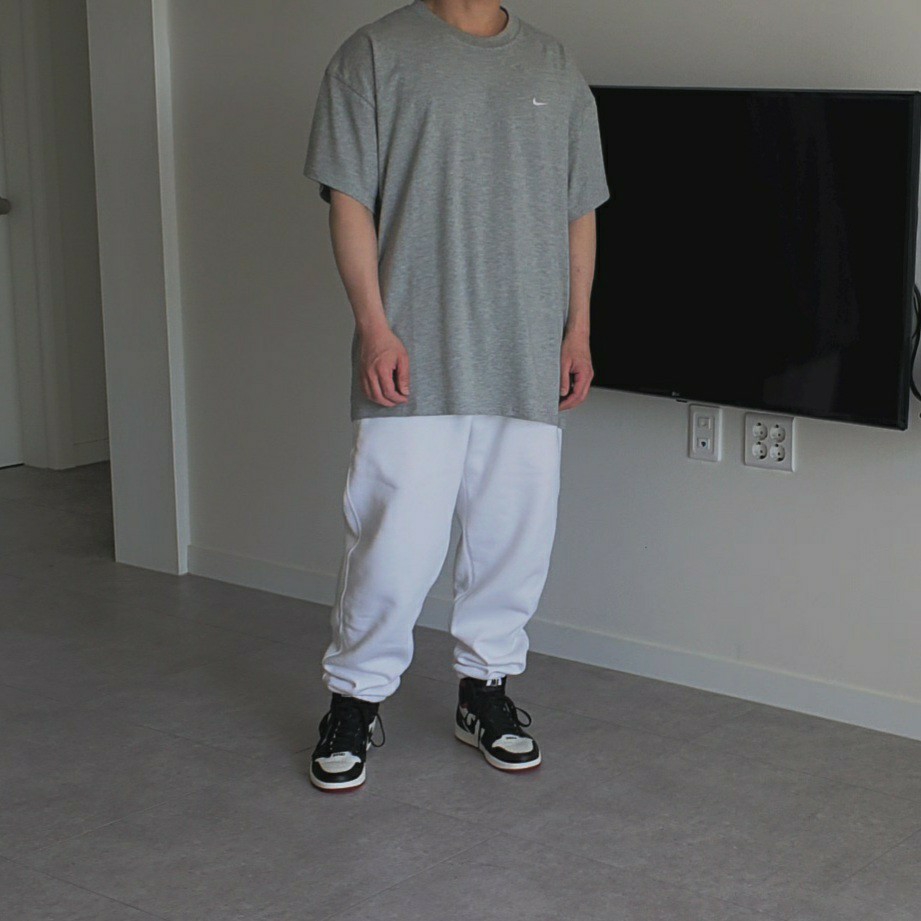 Nike NRG Solo Swoosh T-Shirt Dark Grey Heather - US/EU, Jordan 1 Retro High Not for Resale Varsity Red 착용 스타일