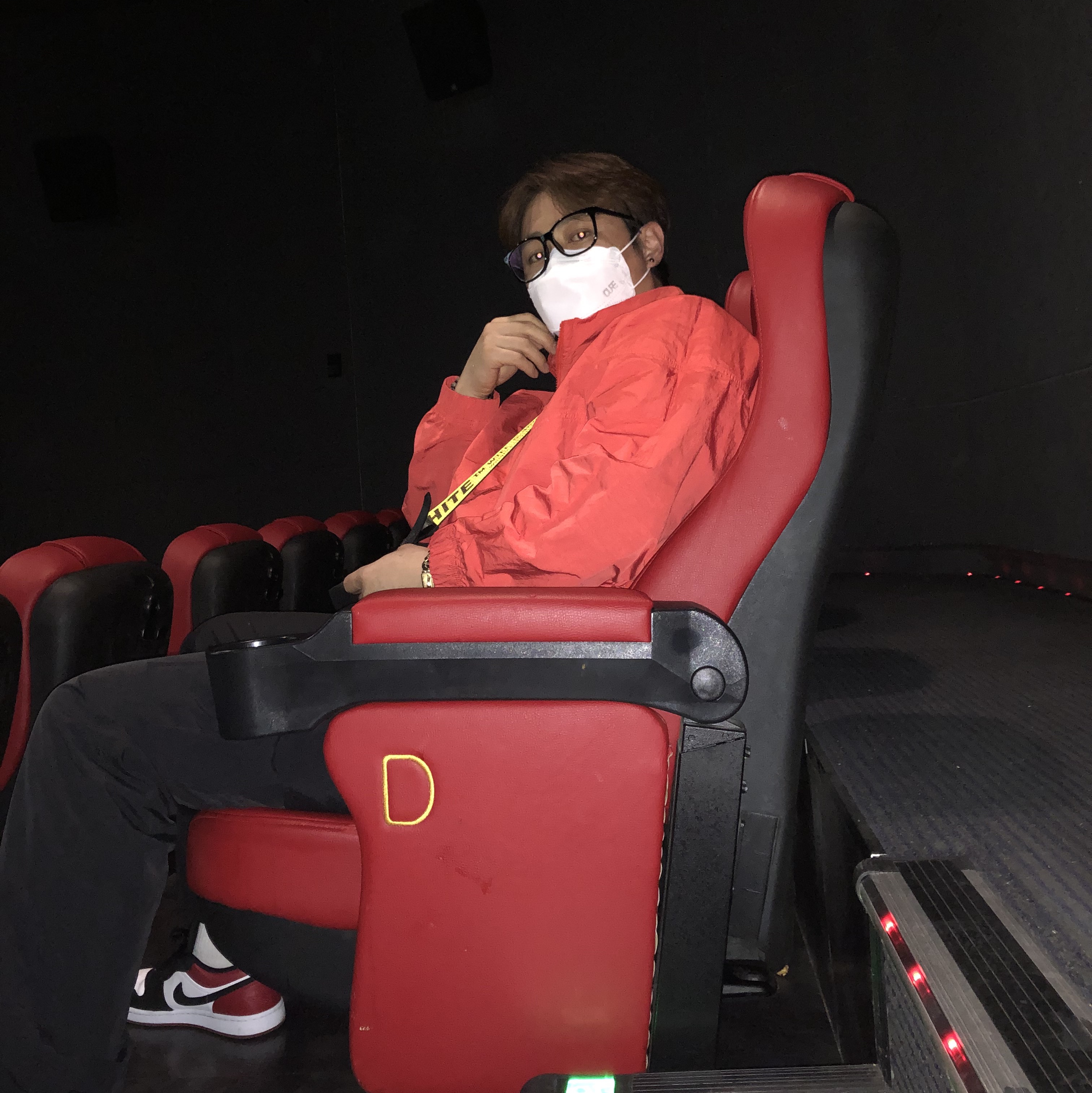 Nike x Stussy Windrunner Jacket Habanero Red, Jordan 1 Low Black Toe 착용 스타일 - 1