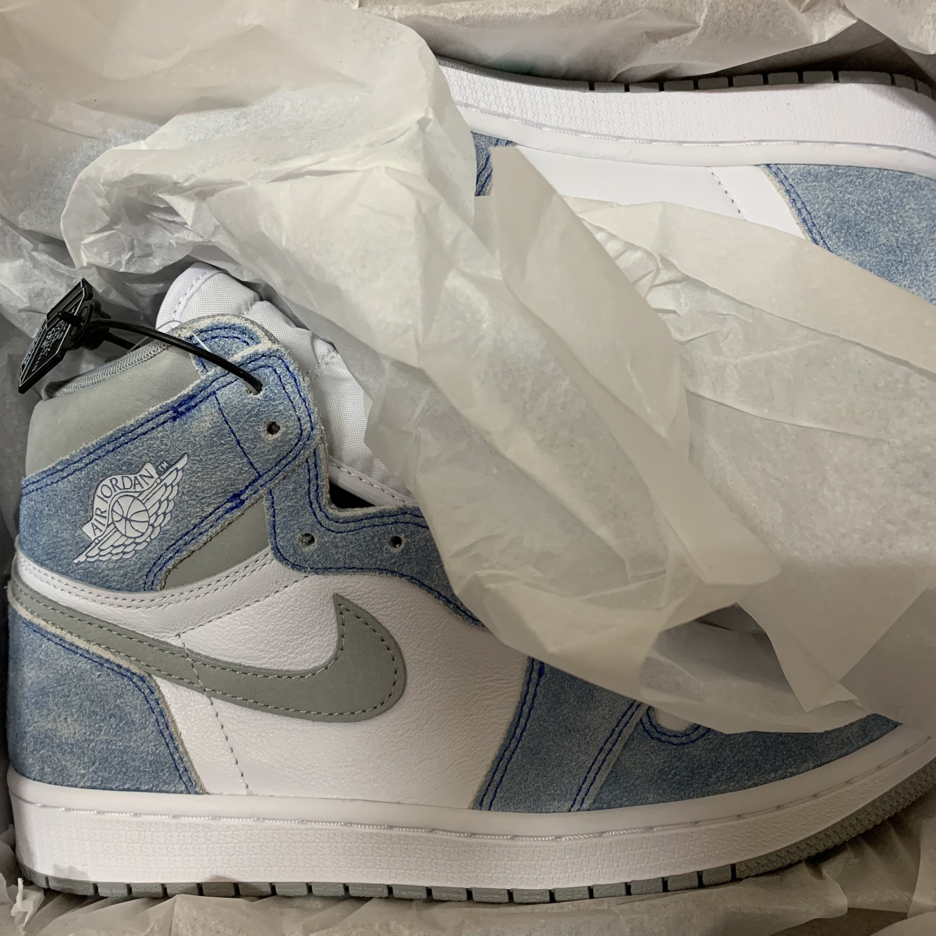 Jordan 1 Retro High OG Hyper Royal 착용 스타일