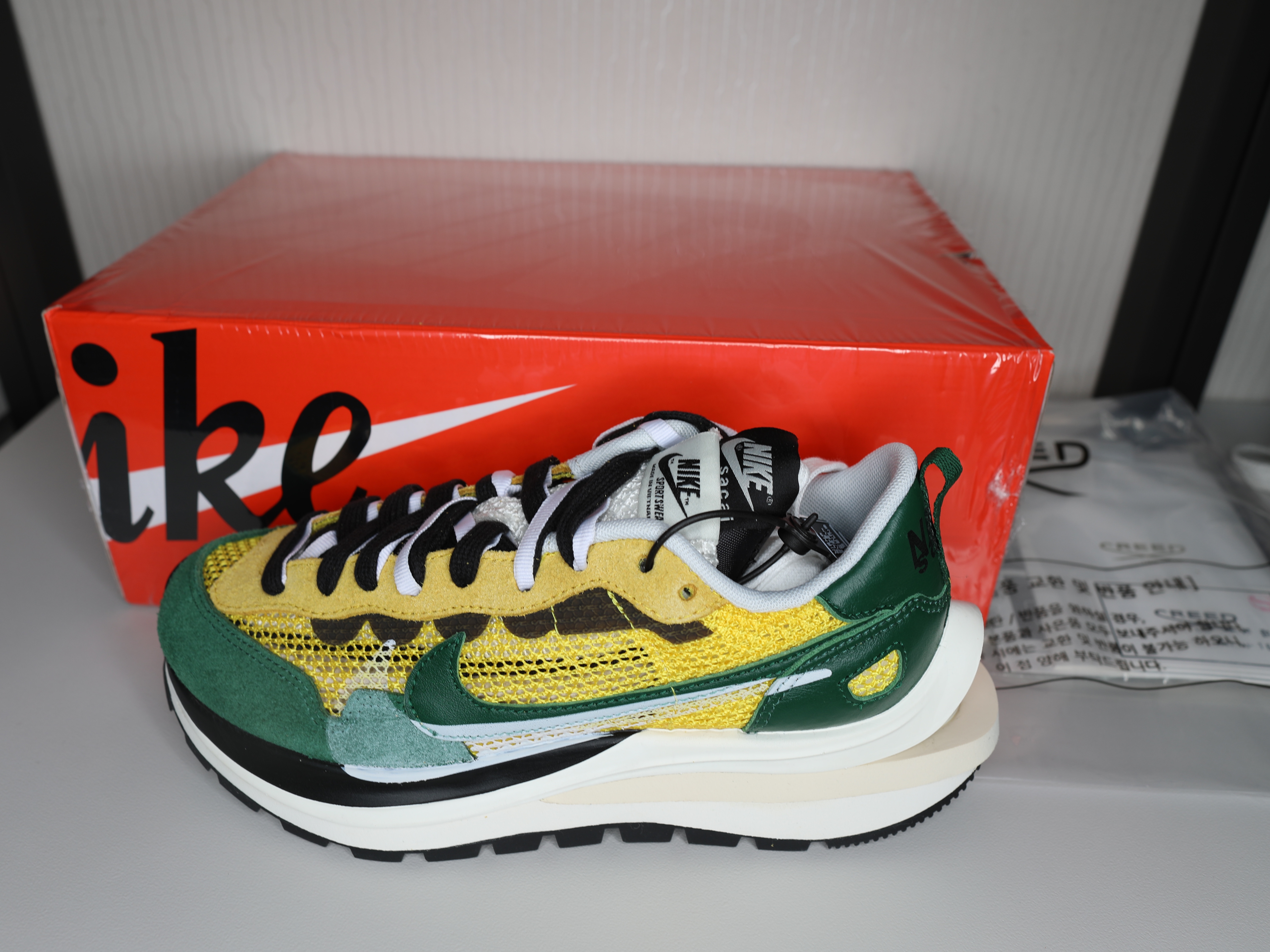 Nike x Sacai VaporWaffle Tour Yellow & Gorge Green Sail, Nike x Sacai VaporWaffle Black White 착용 스타일 - 2