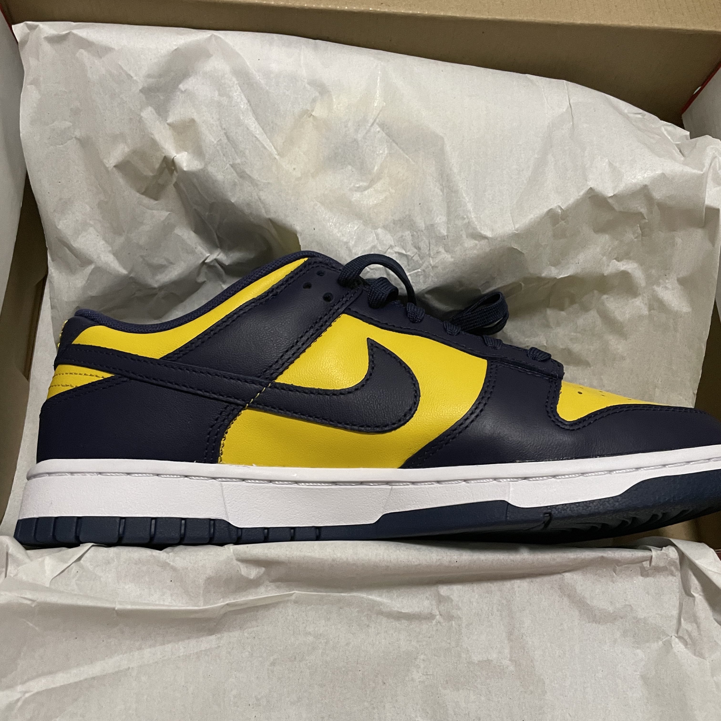 Nike Dunk Low Retro Varsity Maize 착용 스타일