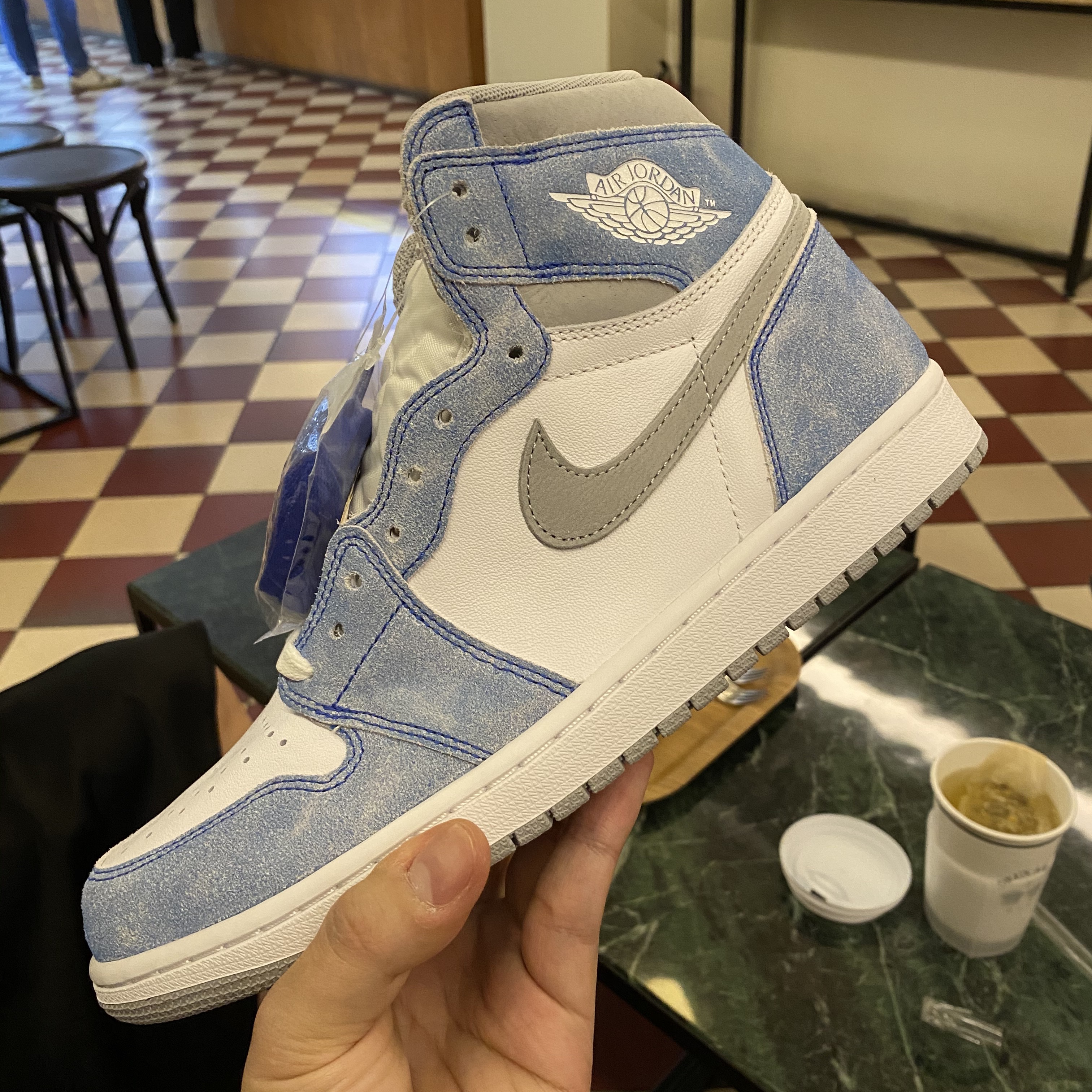 Jordan 1 Retro High OG Hyper Royal 착용 스타일 - 2
