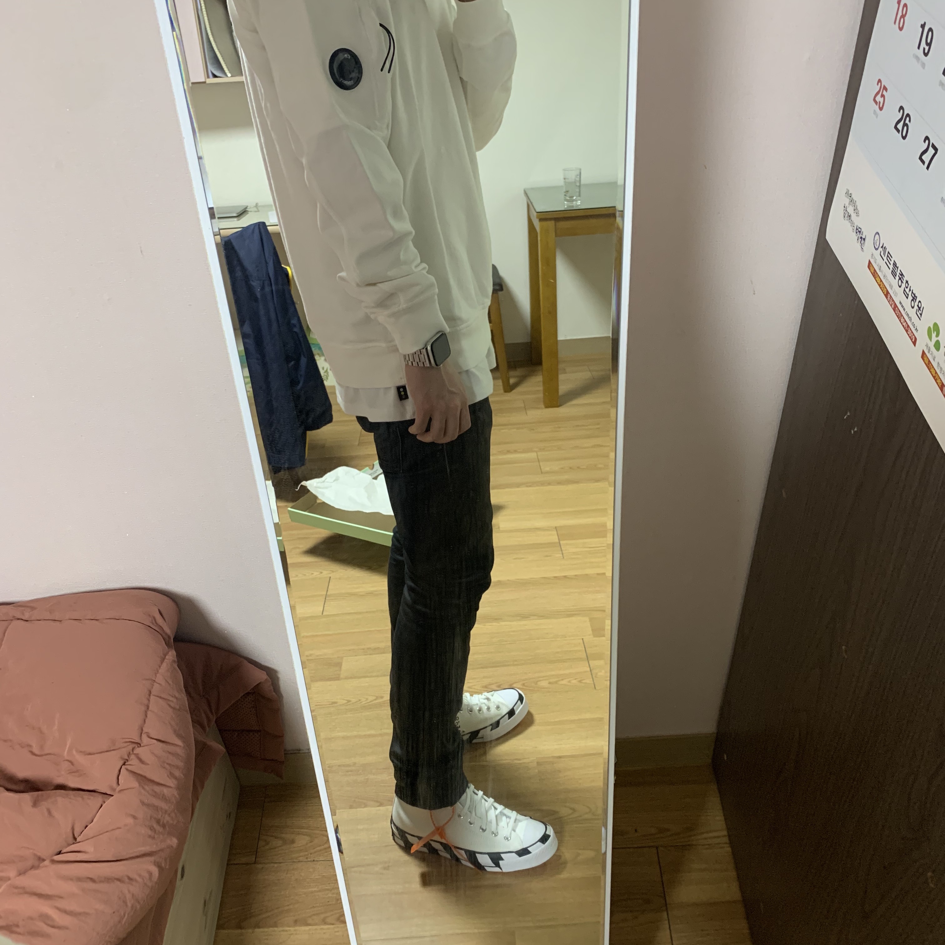 Converse x Off-White Chuck 70 High V2 2021 착용 스타일 - 1