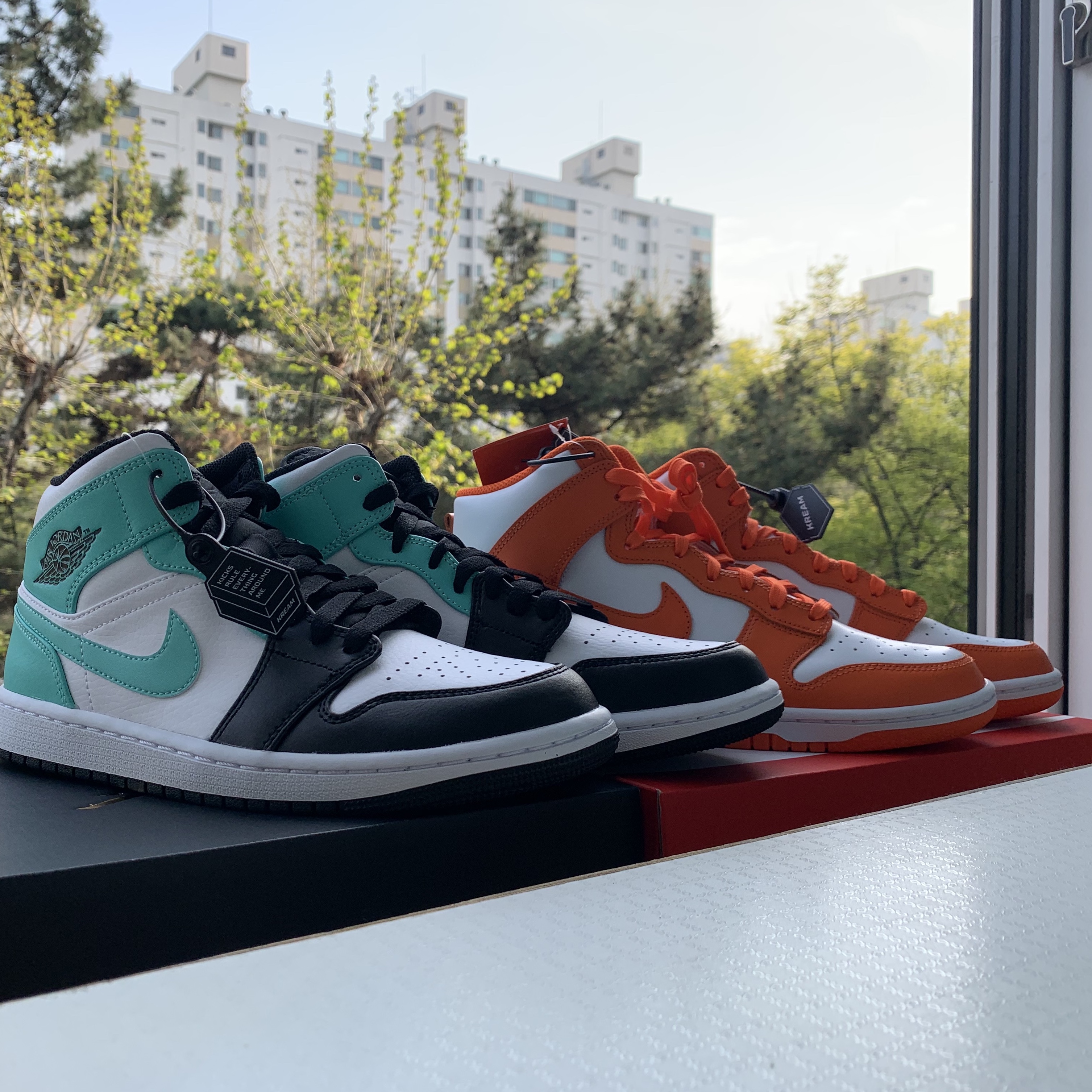 Jordan 1 Mid Tropical Twist, Nike Dunk High Retro Orange Blaze 착용 스타일