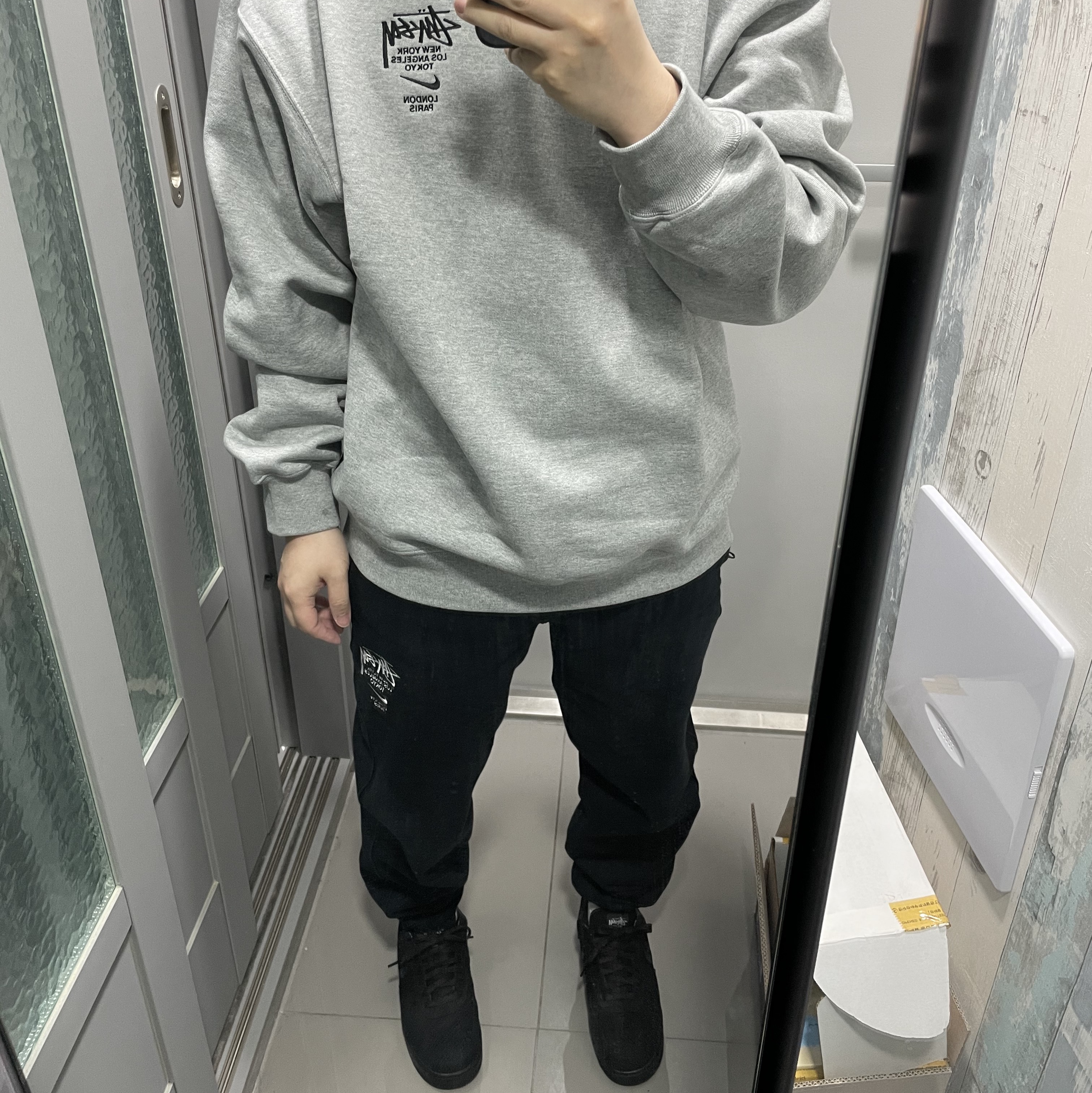Nike x Stussy NRG ZR Fleece Crewneck Heather Grey - US/EU, Nike x Stussy NRG ZR Fleece Pants Black - US/EU 착용 스타일