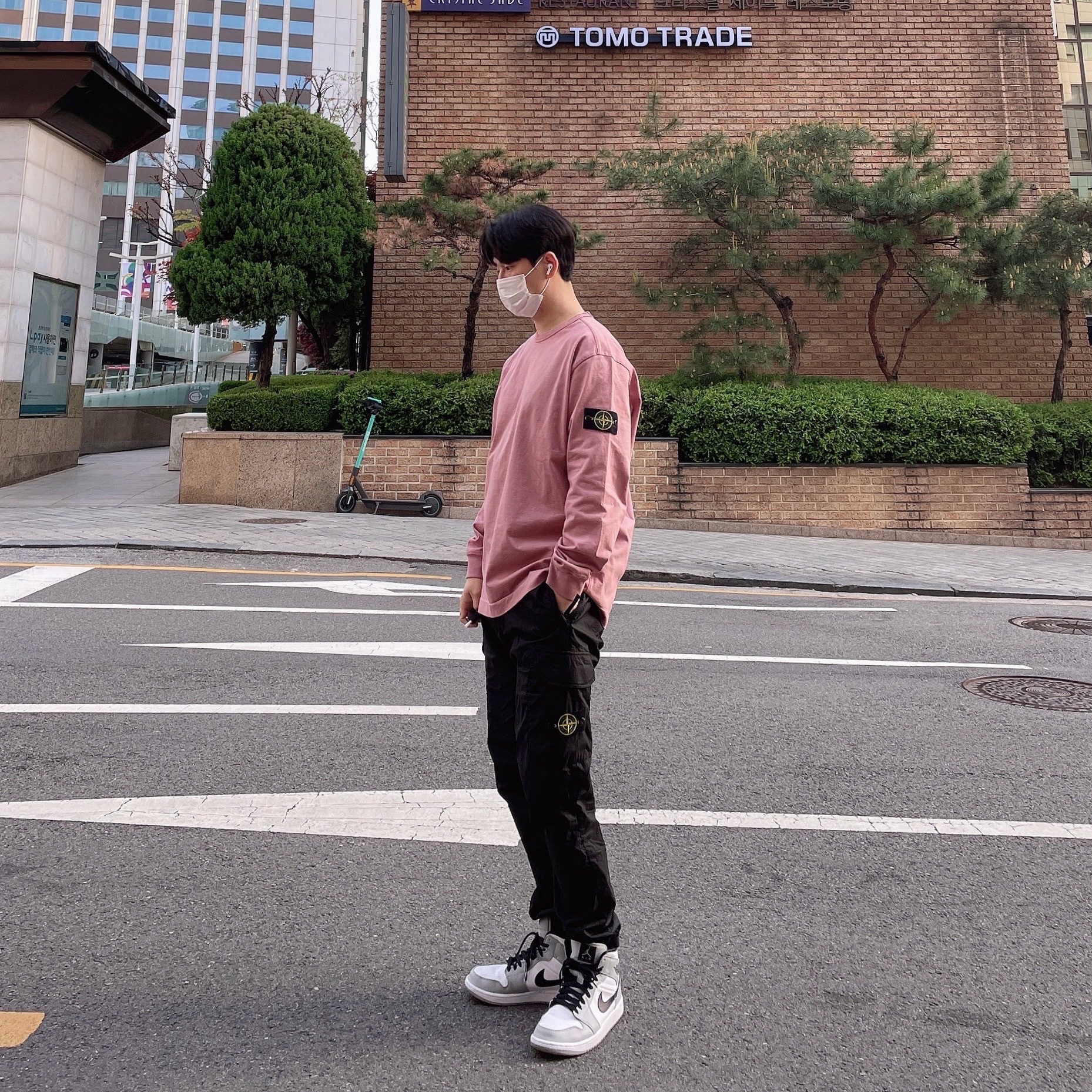 Jordan 1 Mid Light Smoke Grey 착용 스타일 - 1