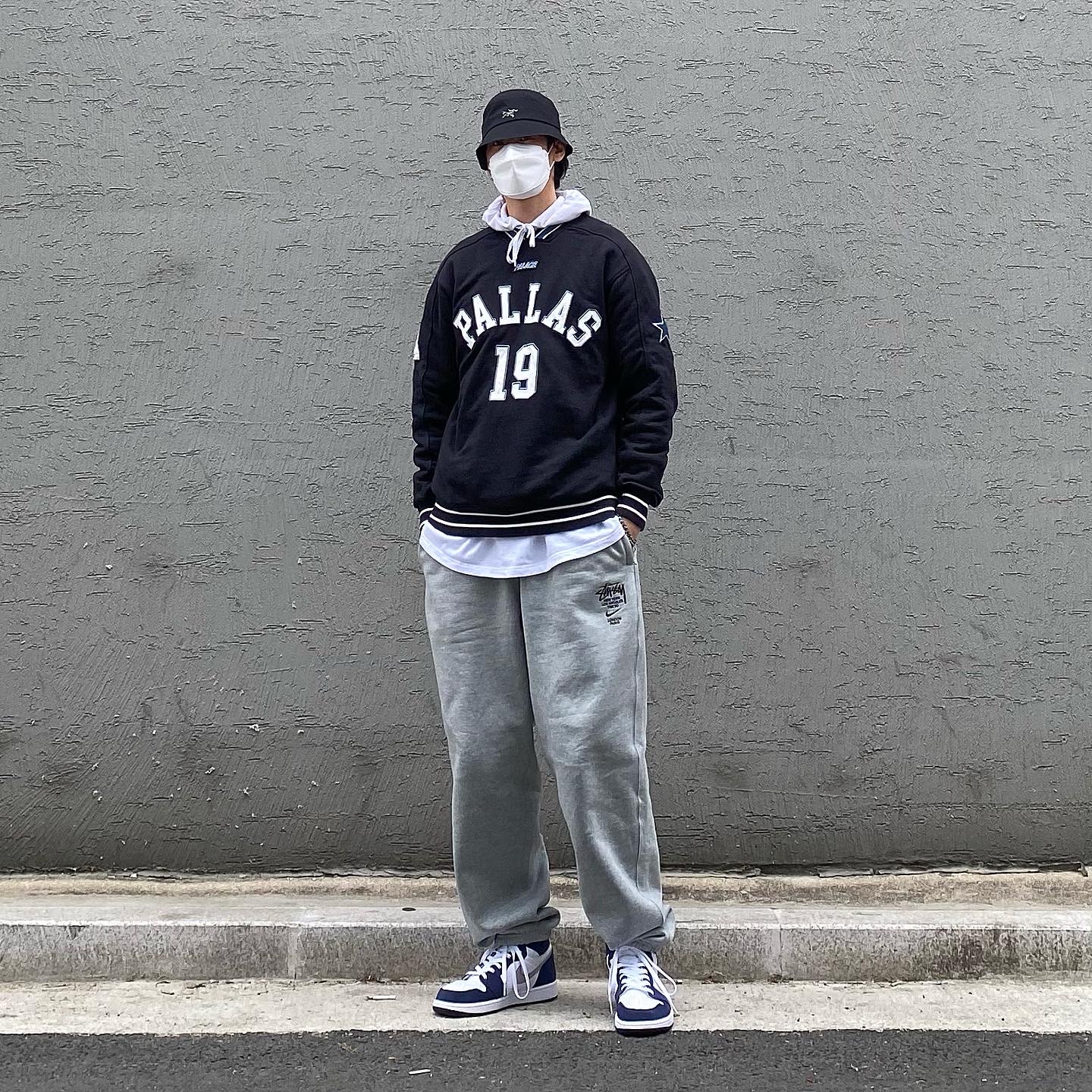 Jordan 1 Retro High OG CO.JP Midnight Navy, Palace x Arc'teryx Sinsolo Hat Black - 20FW 착용 스타일 - 2
