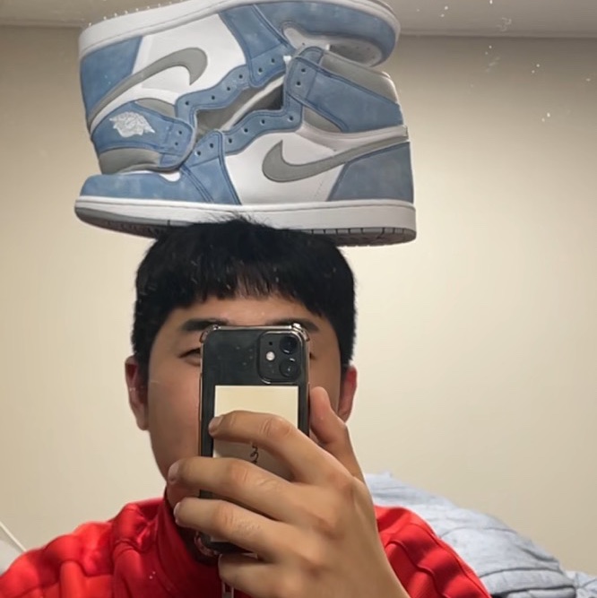 Jordan 1 Retro High OG Hyper Royal 착용 스타일