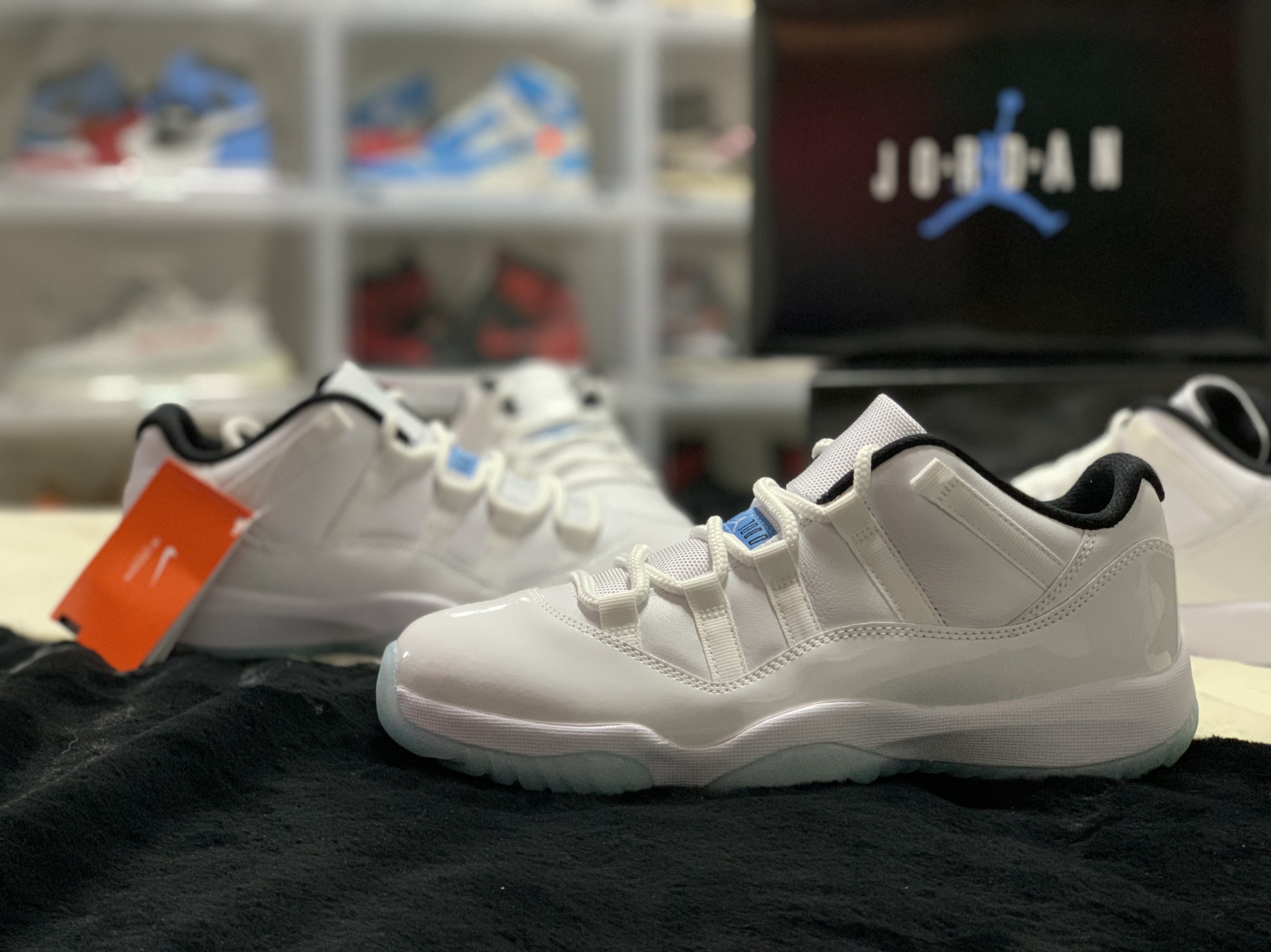 Jordan 11 Retro Low Legend Blue 착용 스타일 - 2