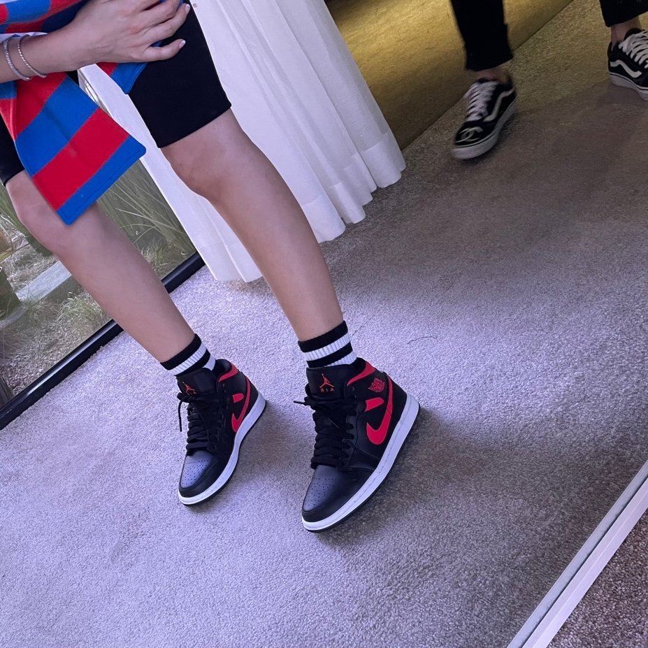(W) Jordan 1 Mid Siren Red 착용 스타일 - 2