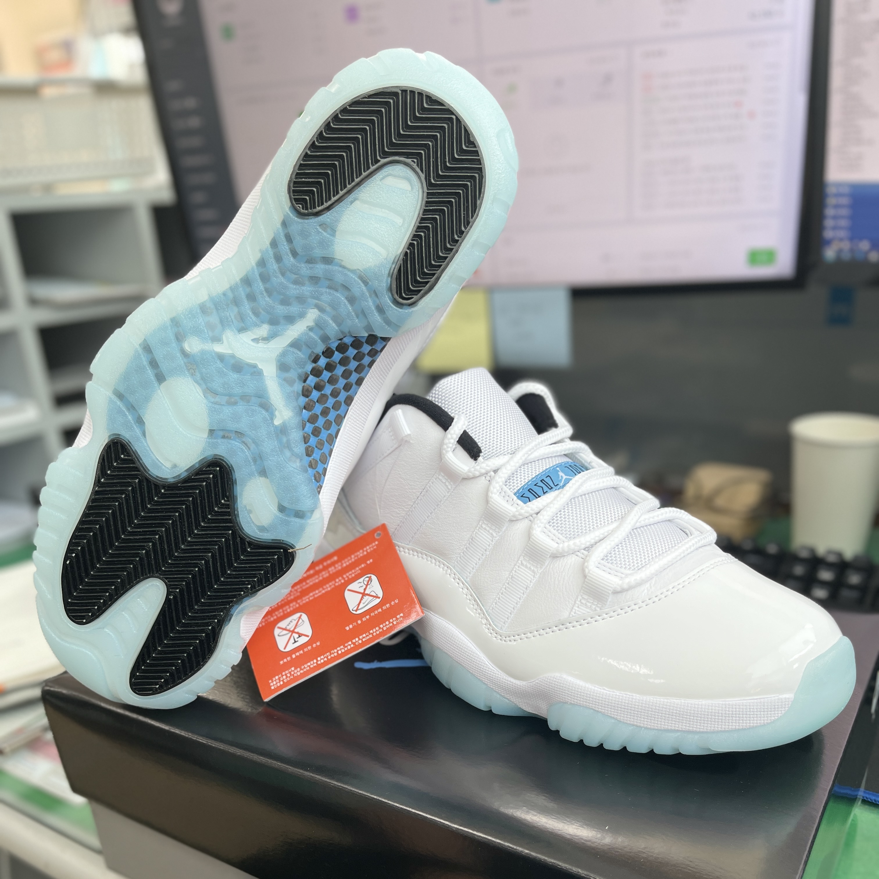 Jordan 11 Retro Low Legend Blue 착용 스타일 - 1