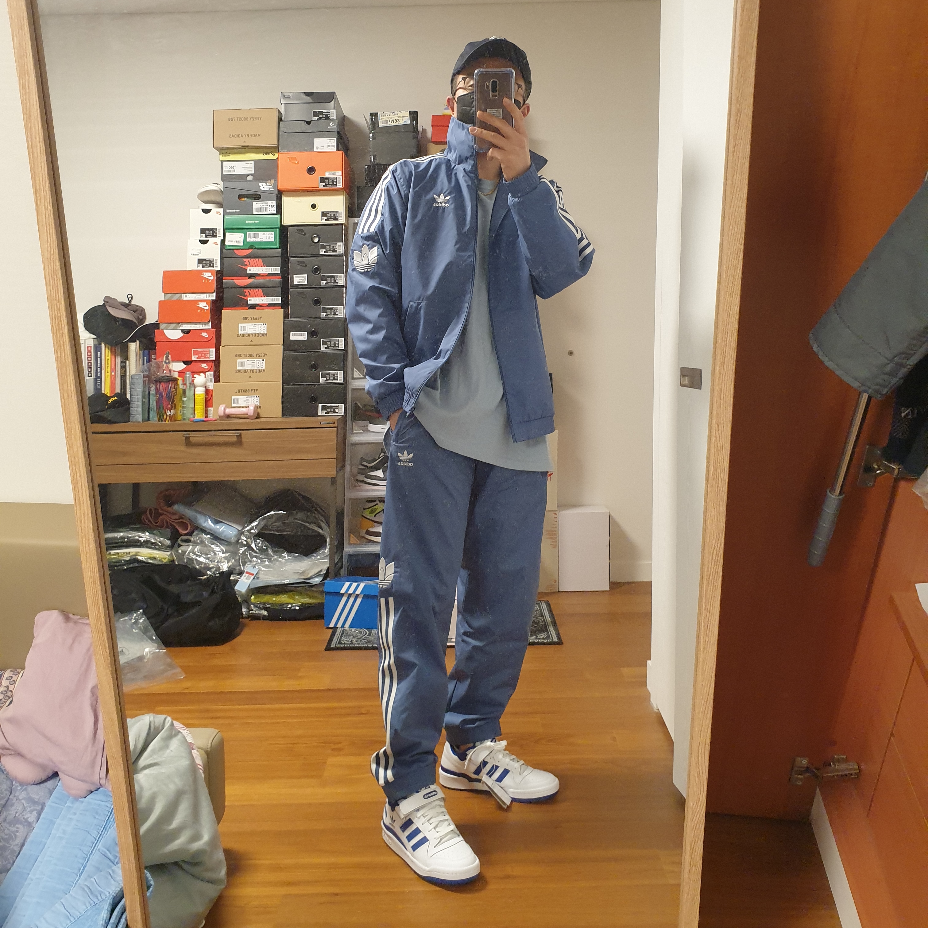 Adidas Forum Low White Royal Blue 착용 스타일 - 1