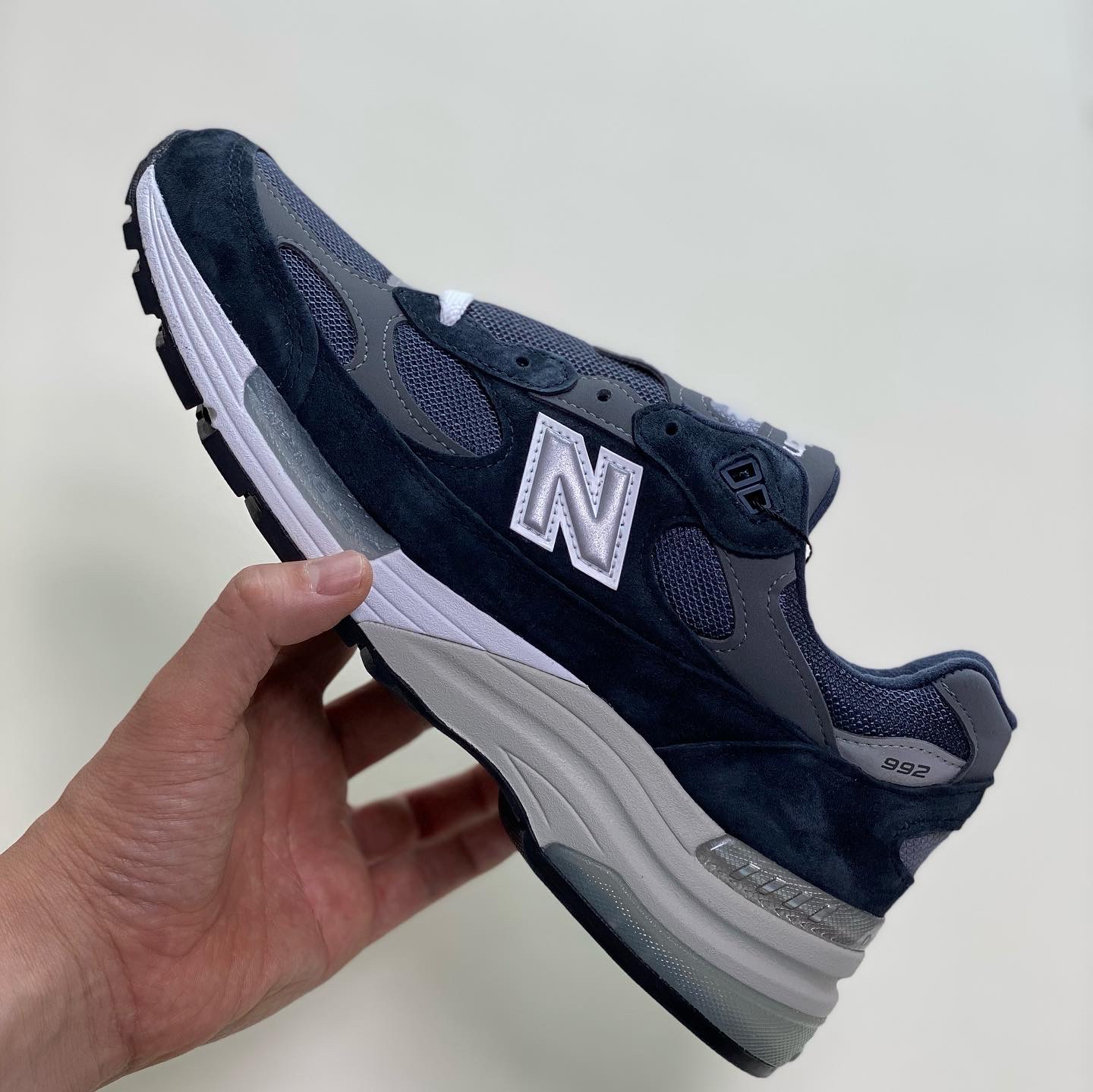 New Balance 992 Made in USA Navy 착용 스타일 - 2