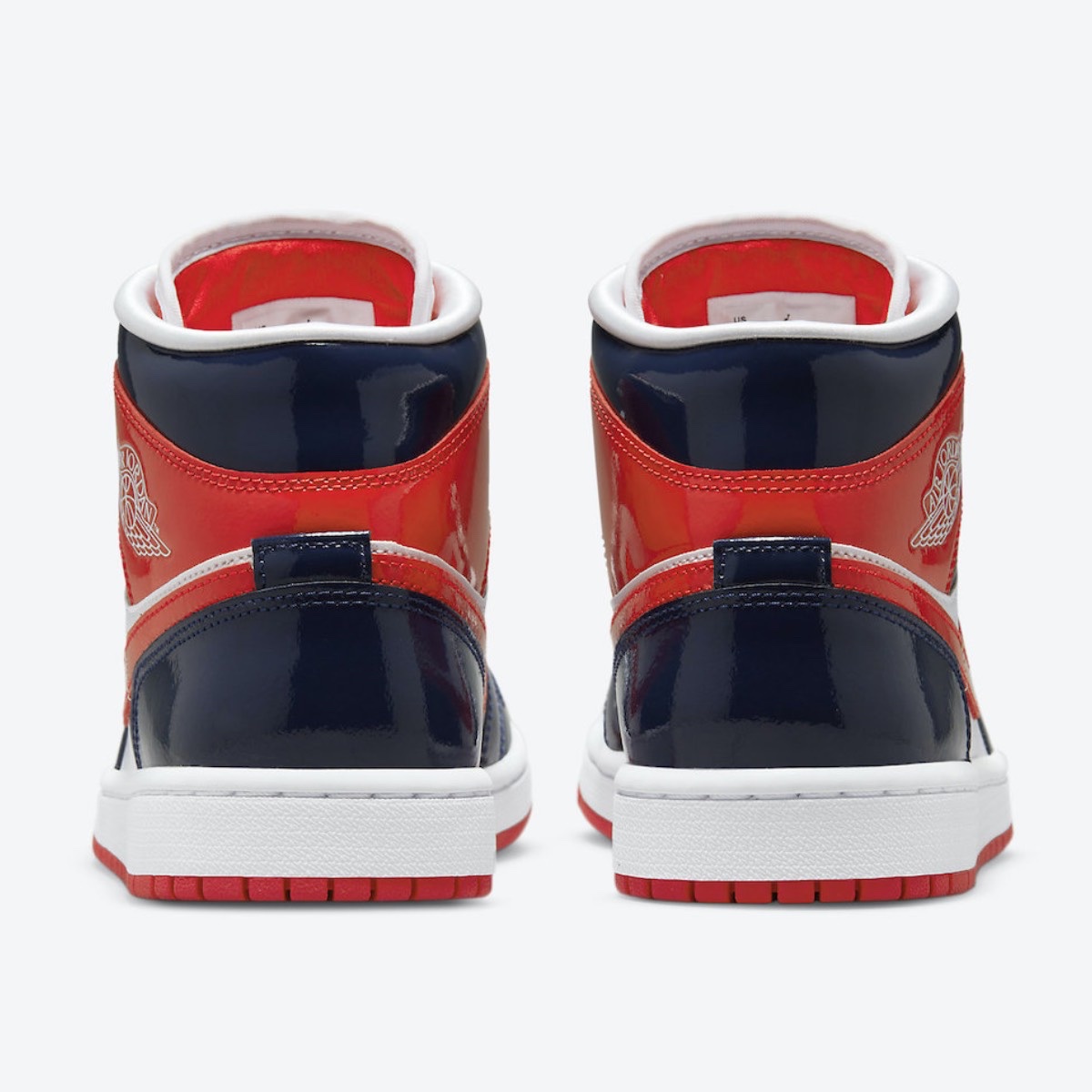 Nike Dunk Low SP Champ Colors, Jordan 1 Retro High OG Metallic Gold 착용 스타일 - 5