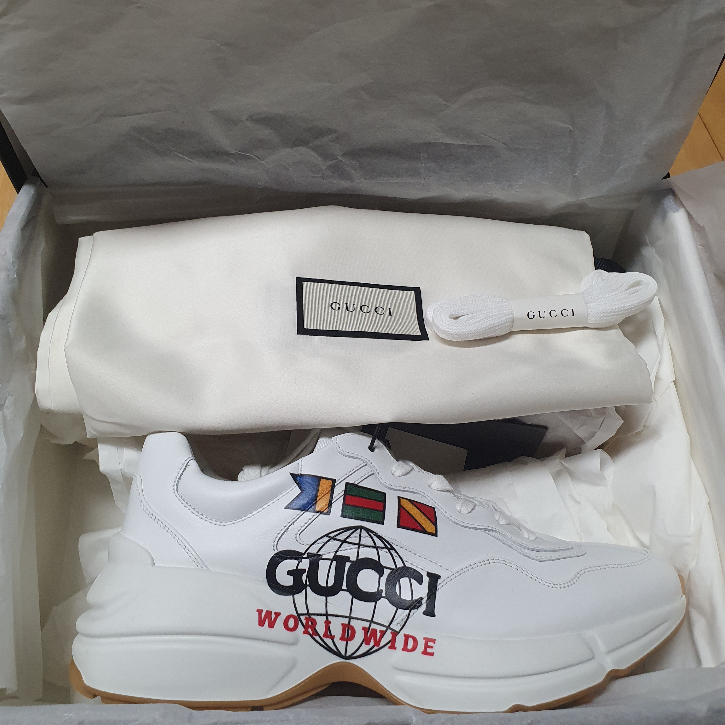Gucci Rhyton Worldwide White 착용 스타일