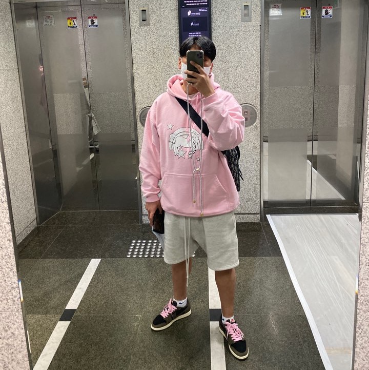 Jordan 1 x Travis Scott Retro Low OG SP Mocha, Essentials Fleece Shorts Heather Grey - 20FW 착용 스타일