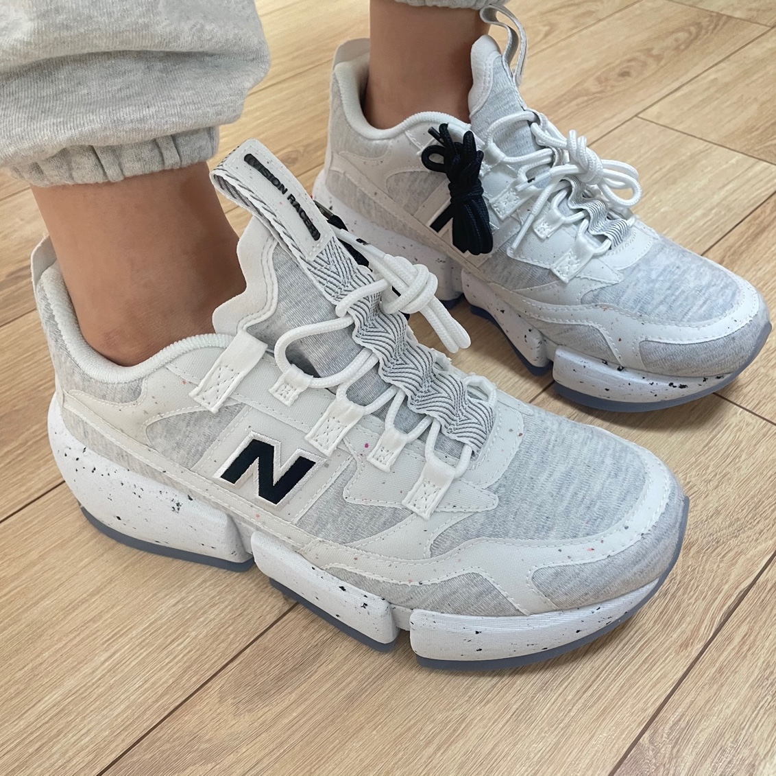New Balance x Jaden Smith Vision Racer Natural 착용 스타일 - 2