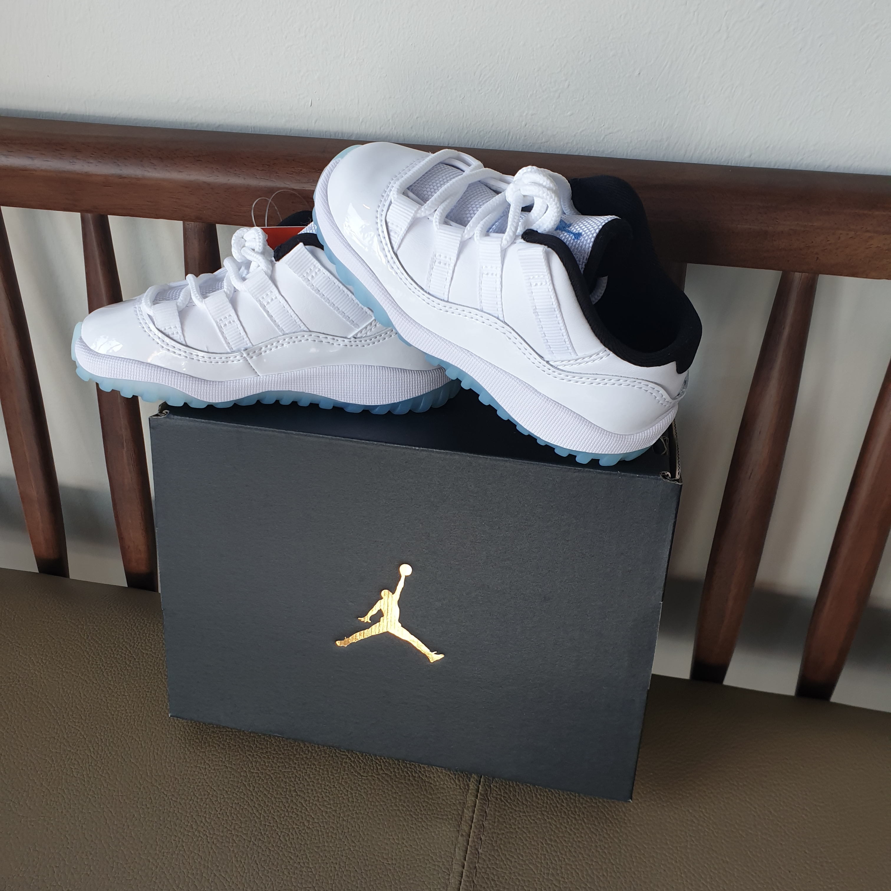 (TD) Jordan 11 Retro Low Legend Blue 착용 스타일 - 1