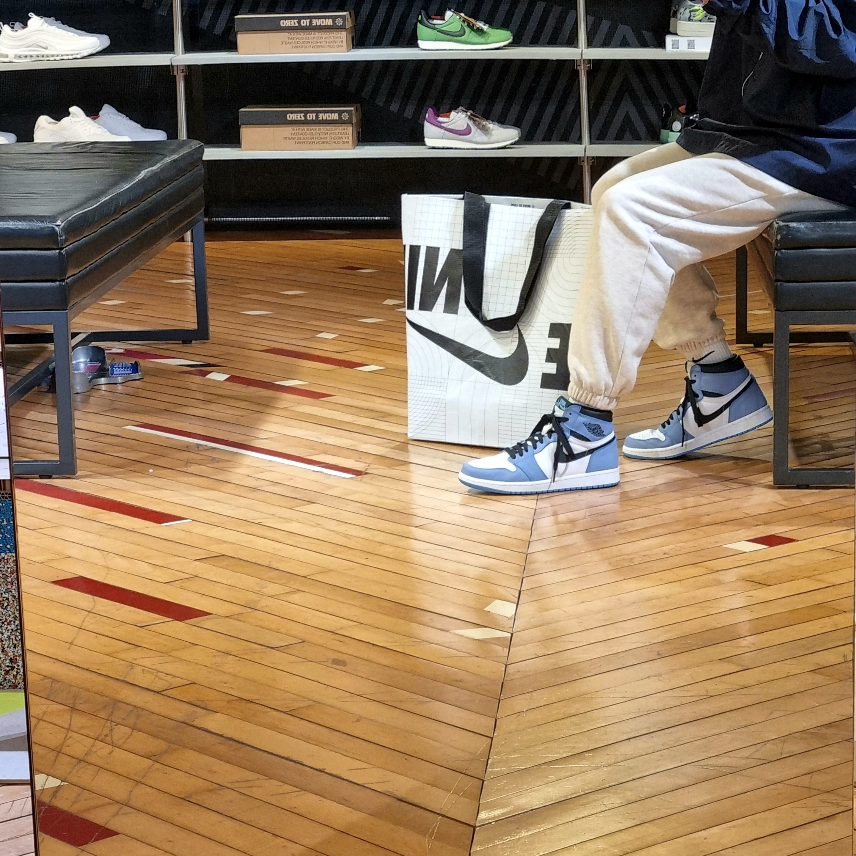 Nike x Kim Jones Reversible Wind Breaker Navy - US/EU, Jordan 1 Retro High OG University Blue 착용 스타일 - 2