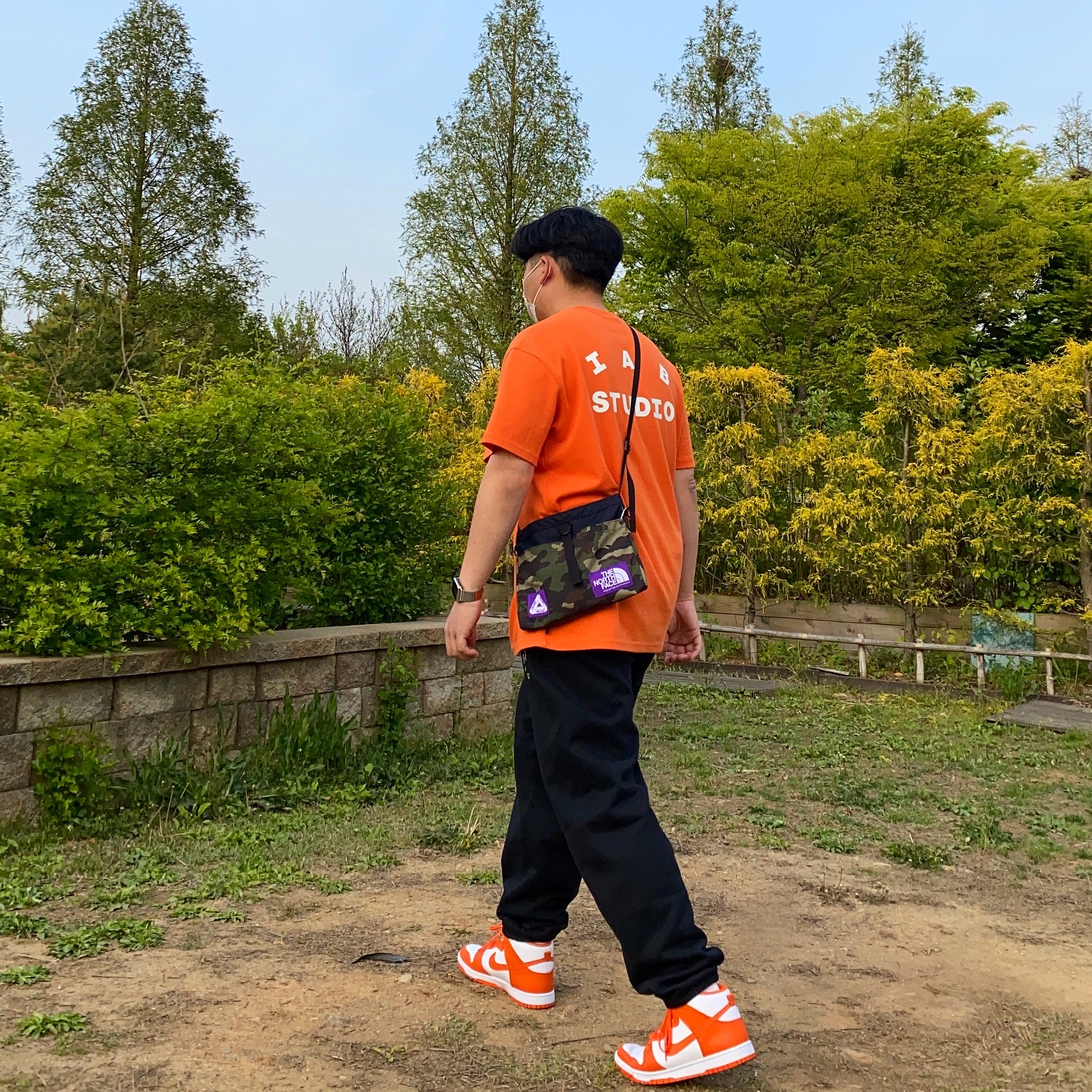 Nike Dunk High Retro Orange Blaze, IAB Studio T-Shirt Orange 착용 스타일