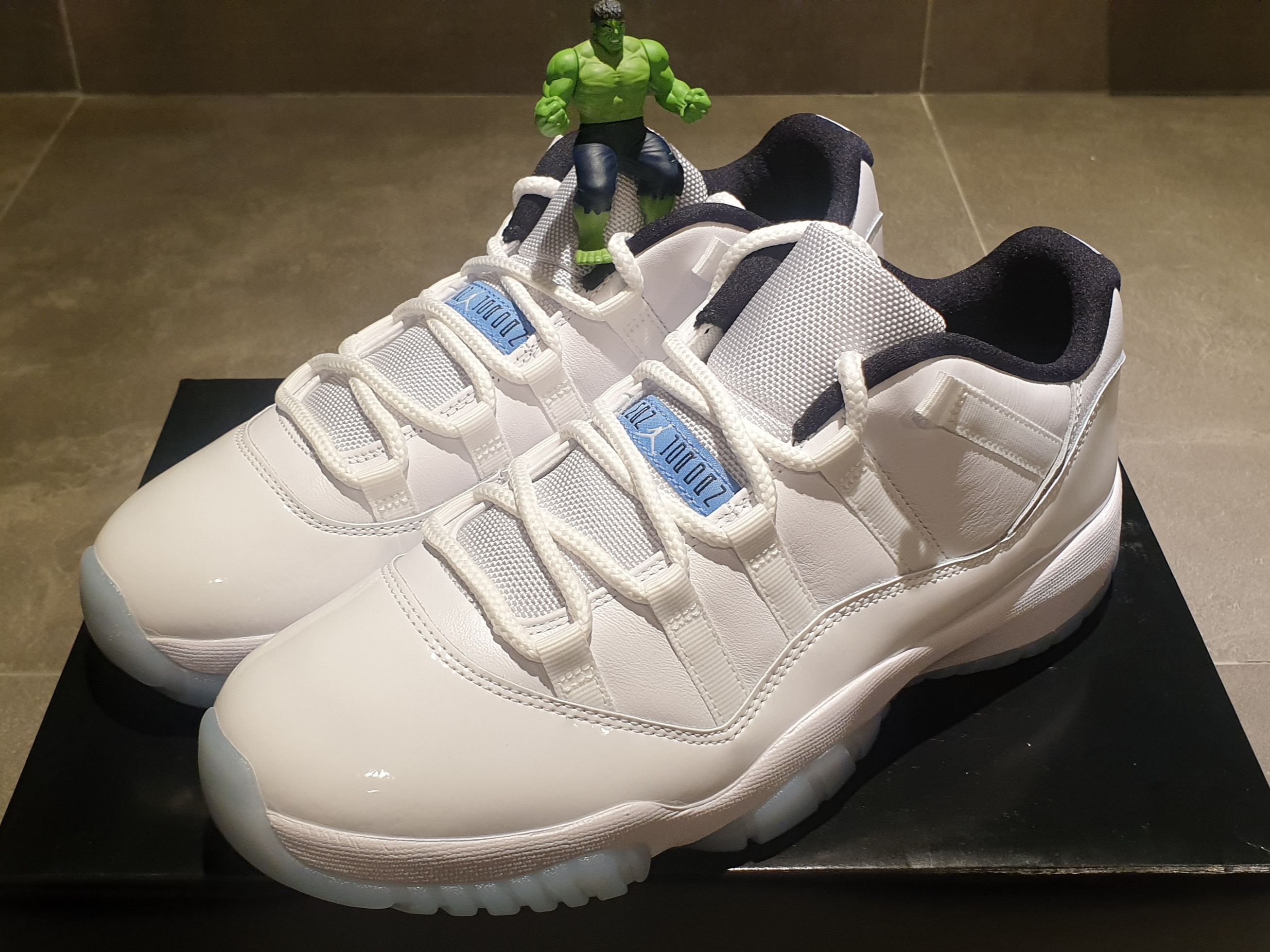 Jordan 11 Retro Low Legend Blue 착용 스타일 - 2