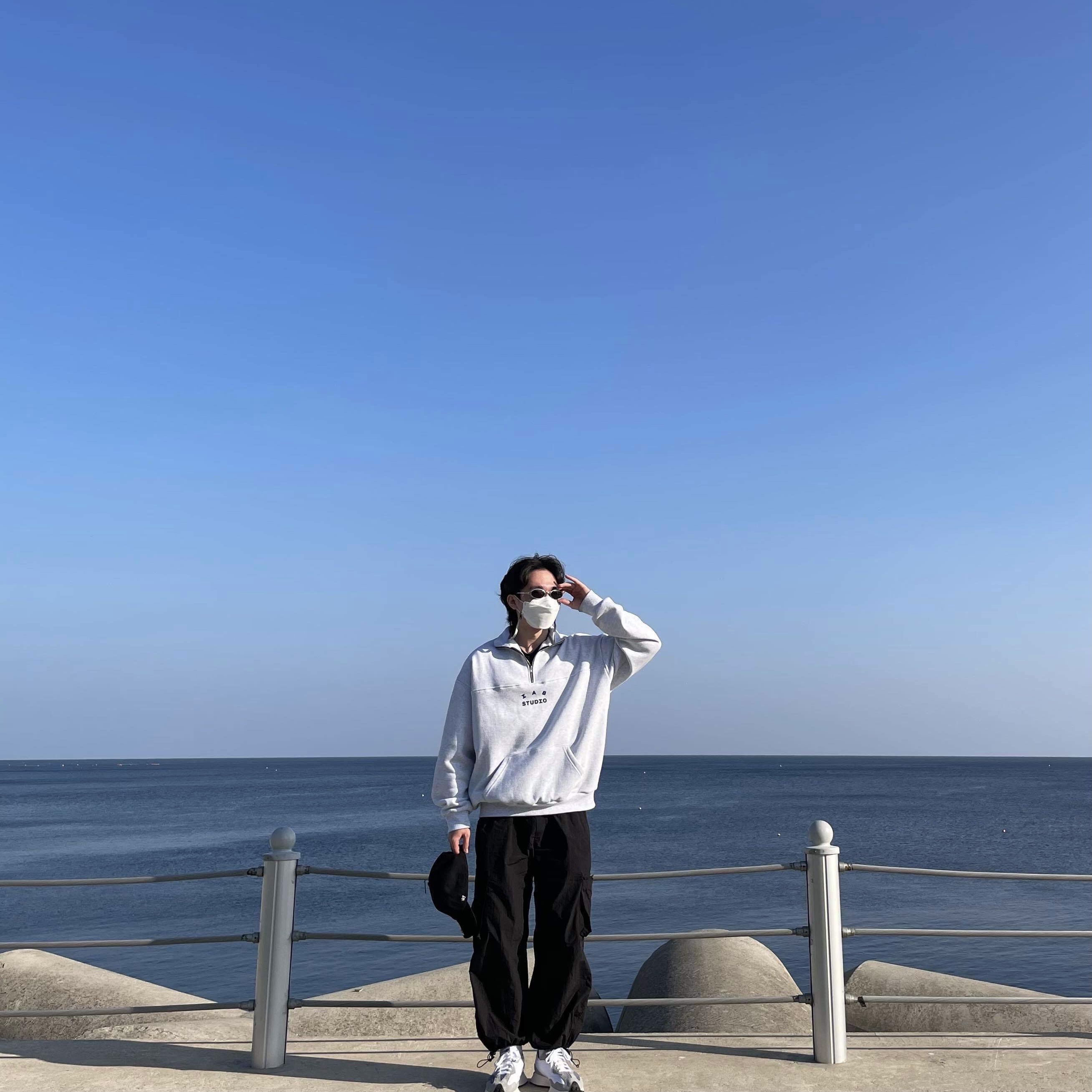 IAB Studio Half Zip Pullover Light Gray, New Balance 327 Grey 착용 스타일
