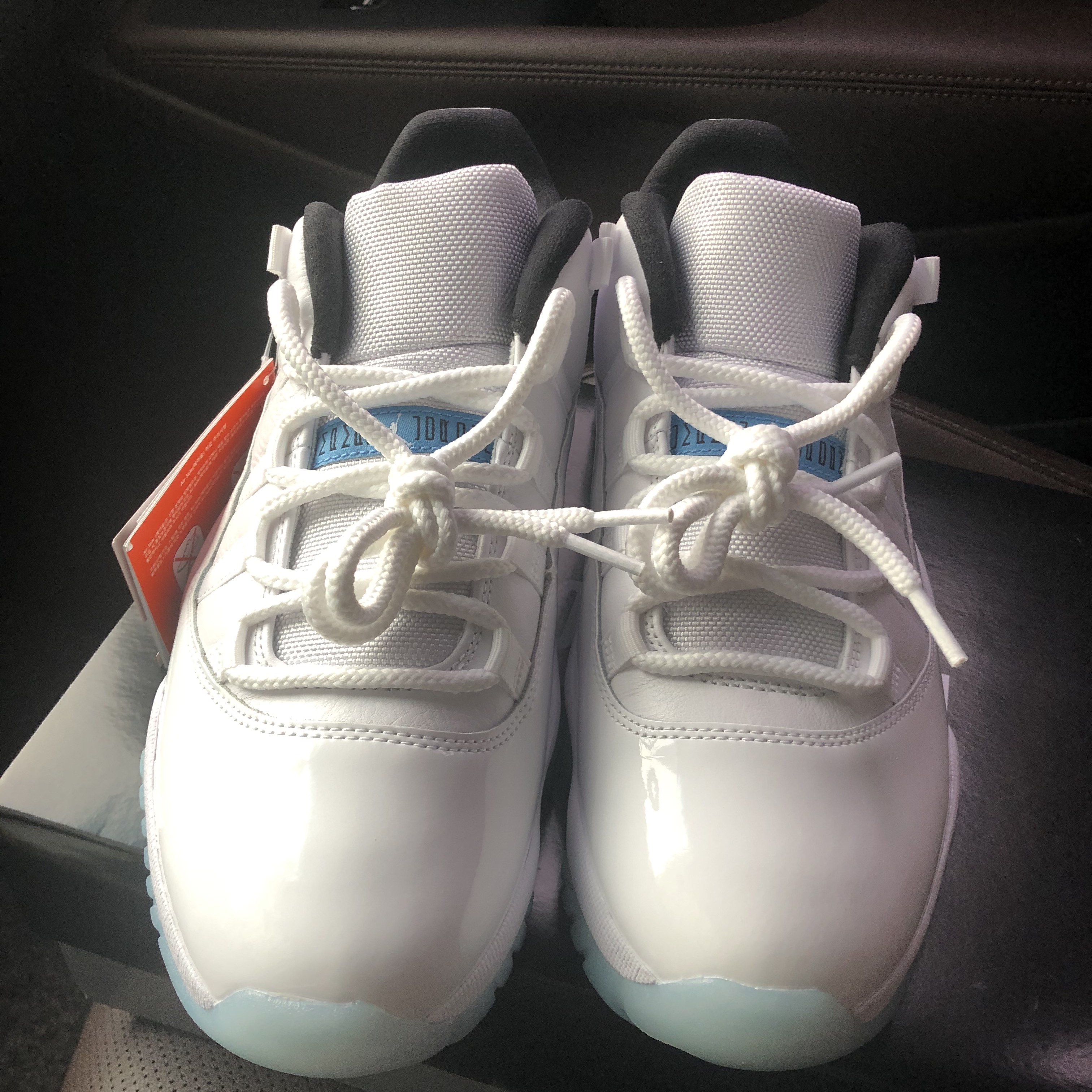 Jordan 11 Retro Low Legend Blue 착용 스타일 - 3