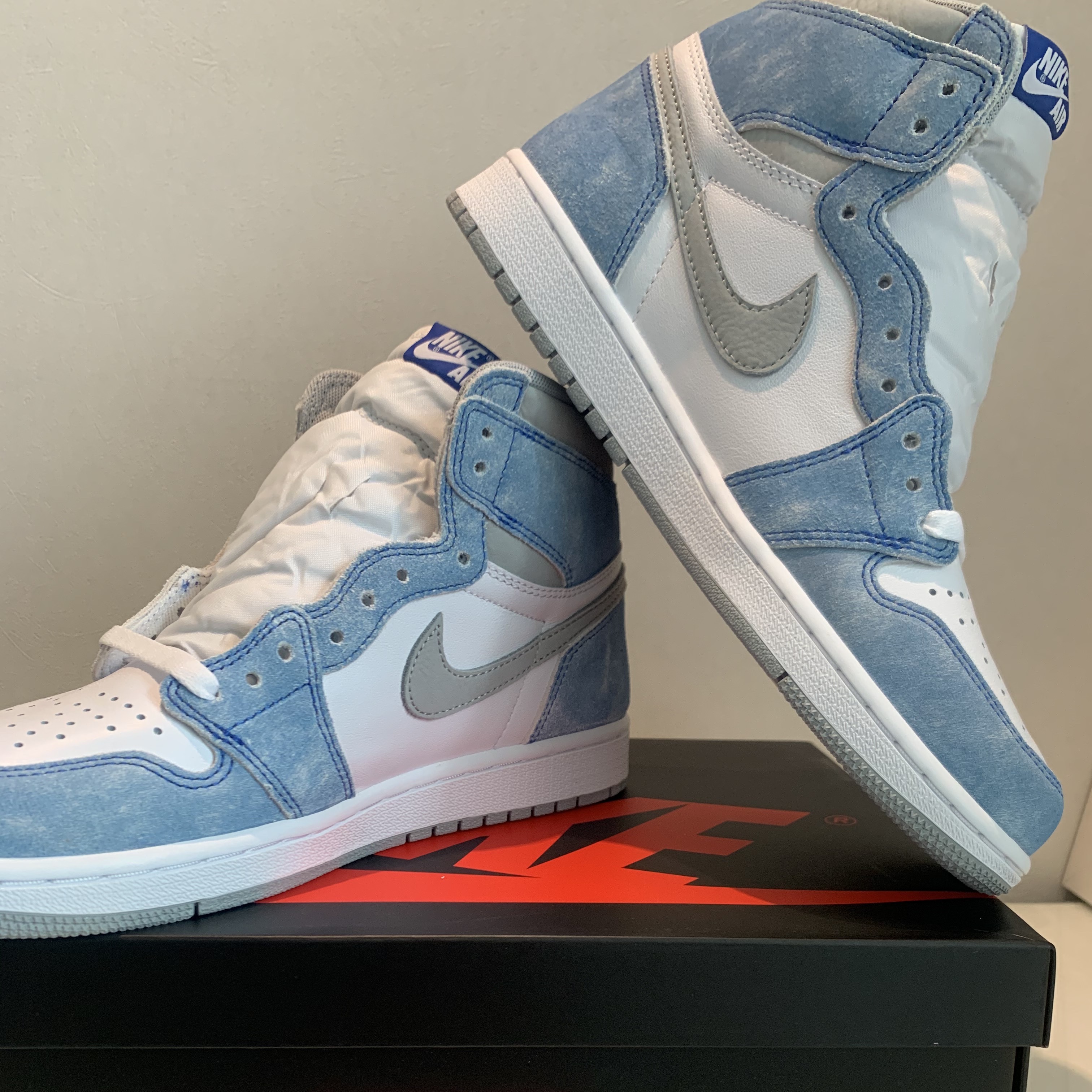 Jordan 1 Retro High OG Hyper Royal 착용 스타일