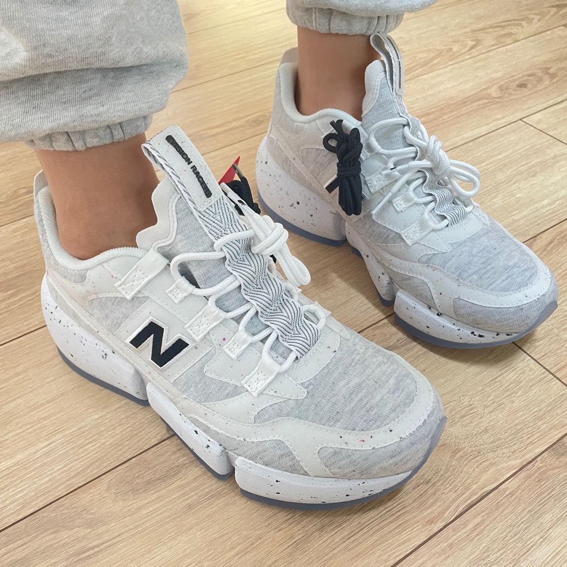 New Balance x Jaden Smith Vision Racer Natural 착용 스타일 - 3