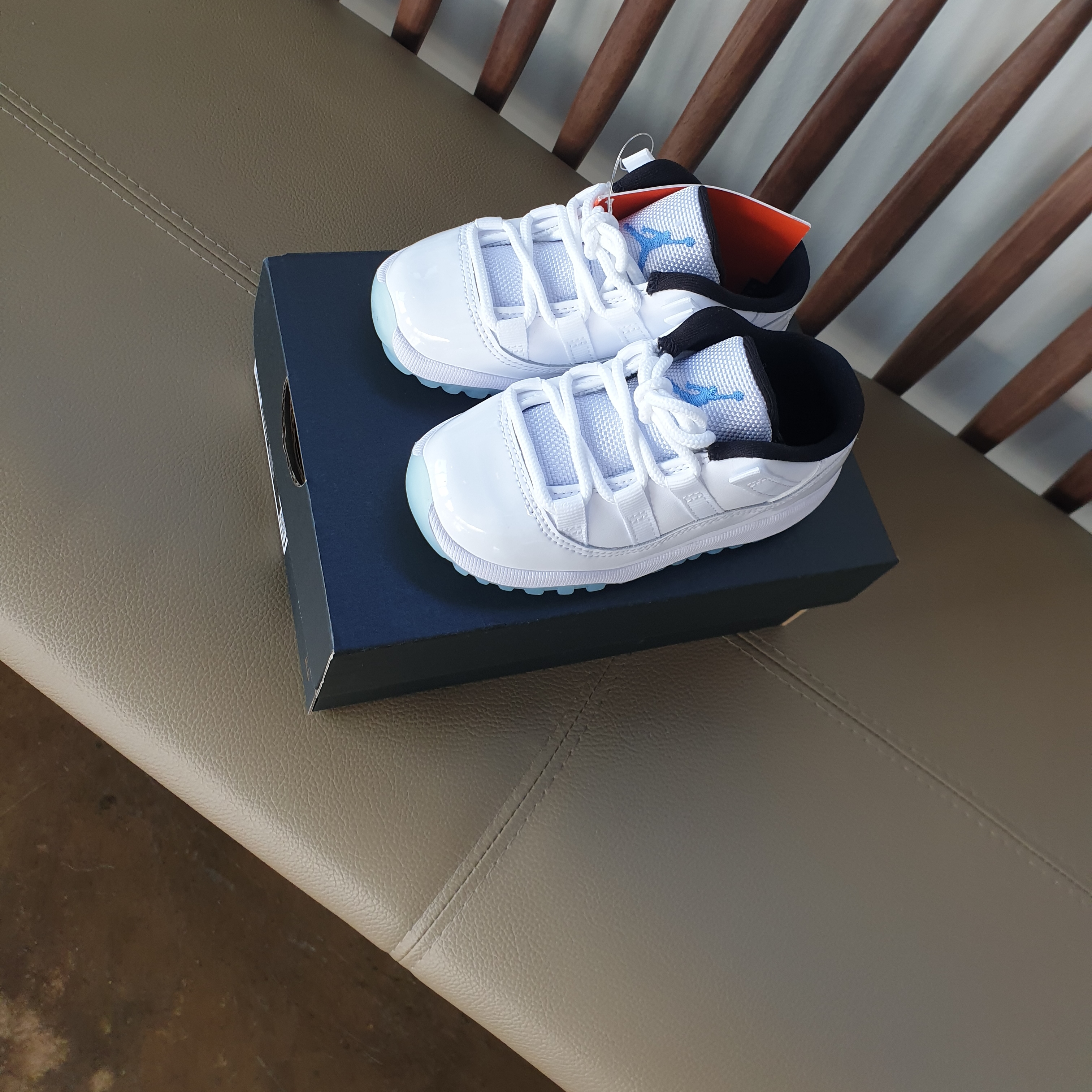 (TD) Jordan 11 Retro Low Legend Blue 착용 스타일 - 3