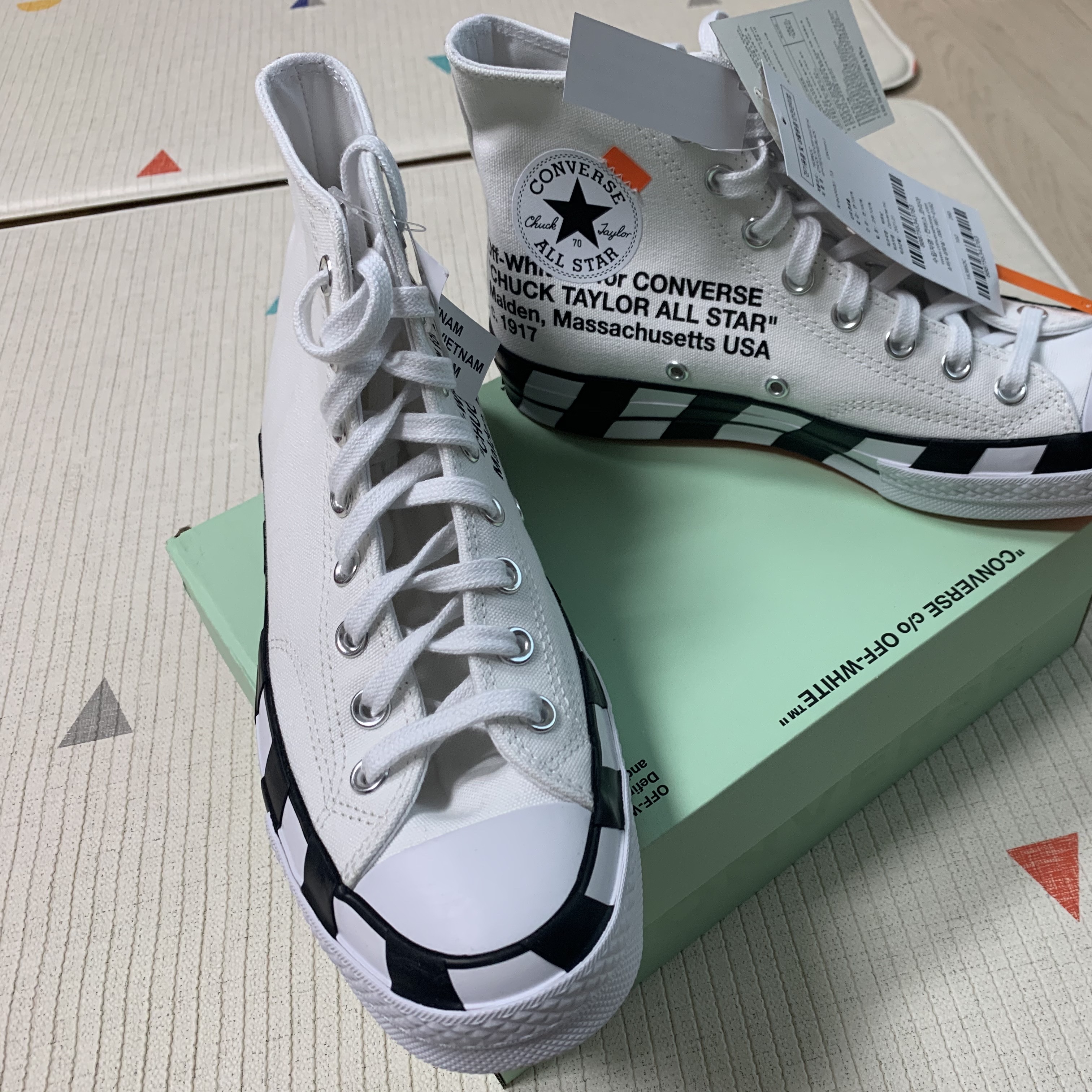 Converse x Off-White Chuck 70 High V2 2021 착용 스타일 - 2