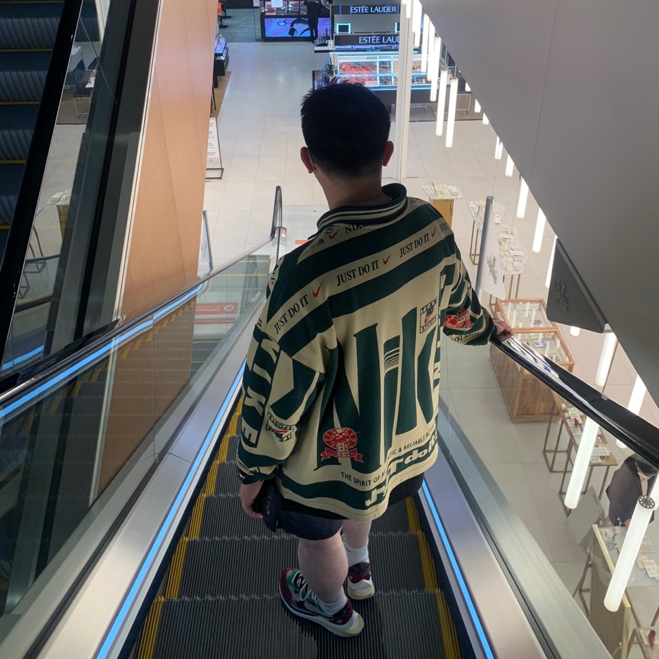 Nike x Sacai VaporWaffle String & Black Villain Red, Nike x Cactus Plant Flea Market Long Sleeve Polo Natural - Asia 착용 스타일 - 1