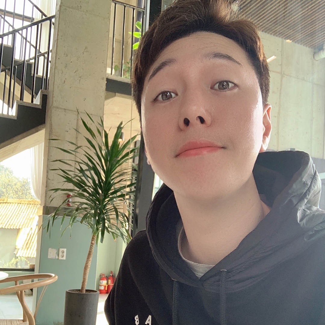 IAB Studio Woven Hoodie Black 착용 스타일 - 2