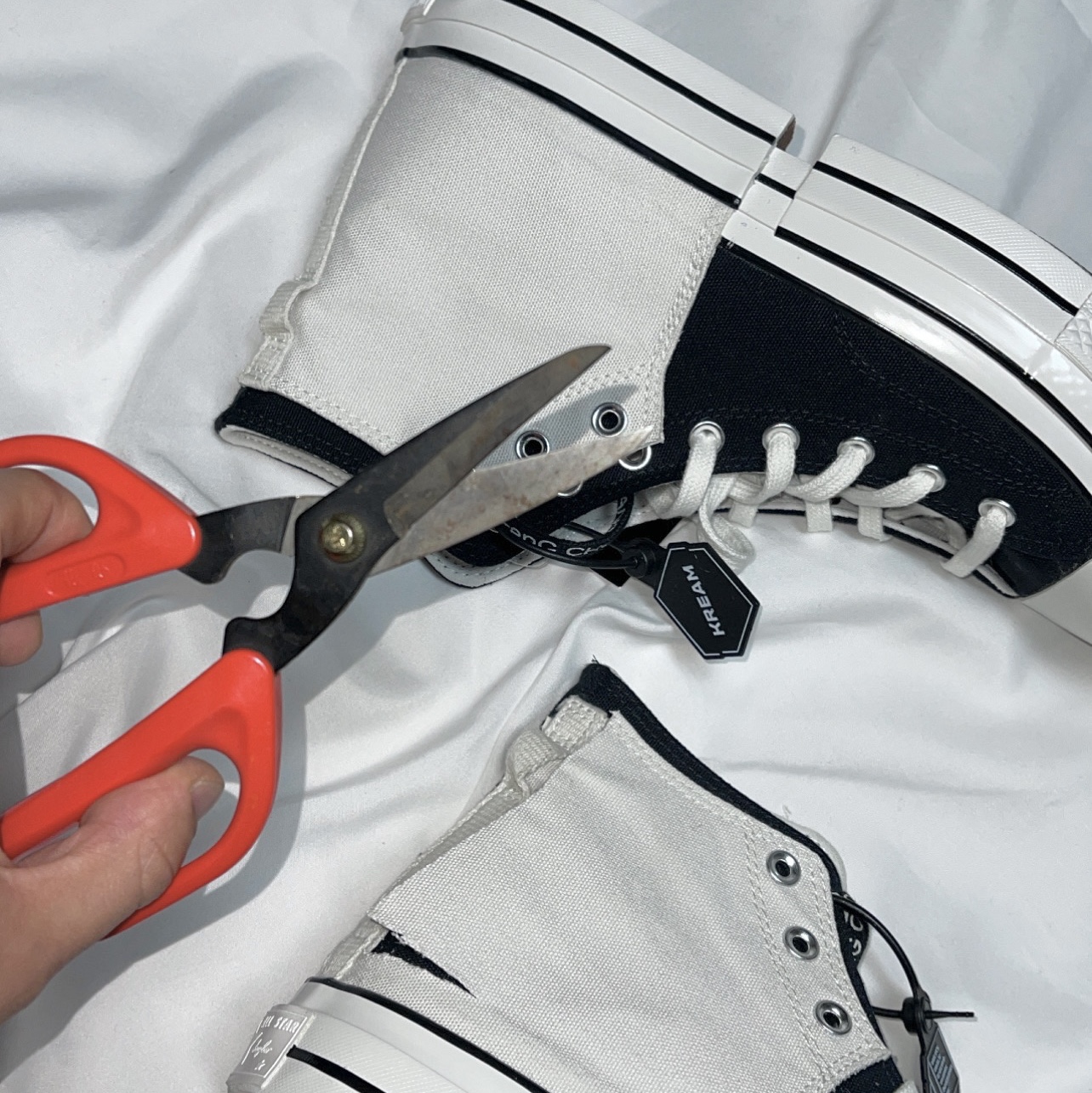 Converse x Feng Chen Wang Chuck 70 2-in-1 Natural Ivory Black, Converse x Feng Chen Wang Chuck 70 2-in-1 Persimmon Orange 착용 스타일 - 4