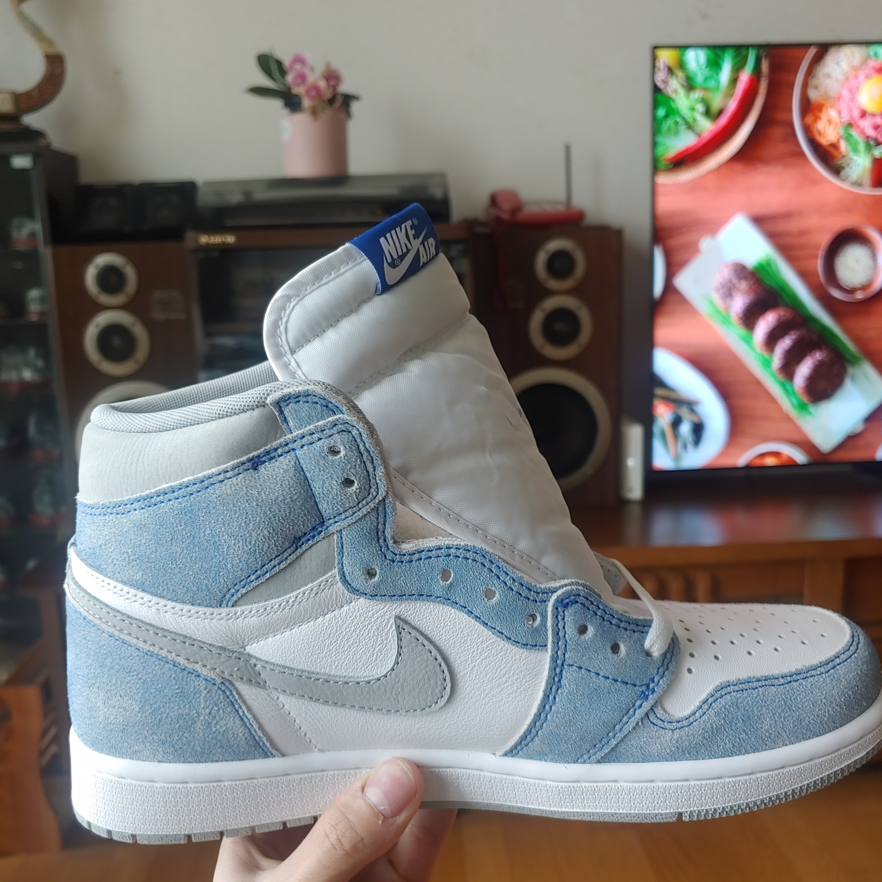 Jordan 1 Retro High OG Hyper Royal 착용 스타일 - 2