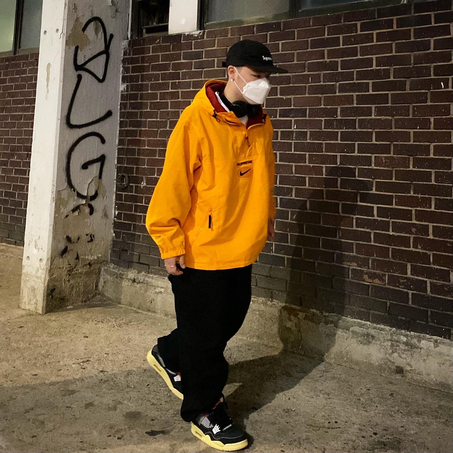 Jordan 4 x Union Retro Off Noir, Supreme x Nike Jewel Reversible Ripstop Anorak Orange - 20FW 착용 스타일 - 2